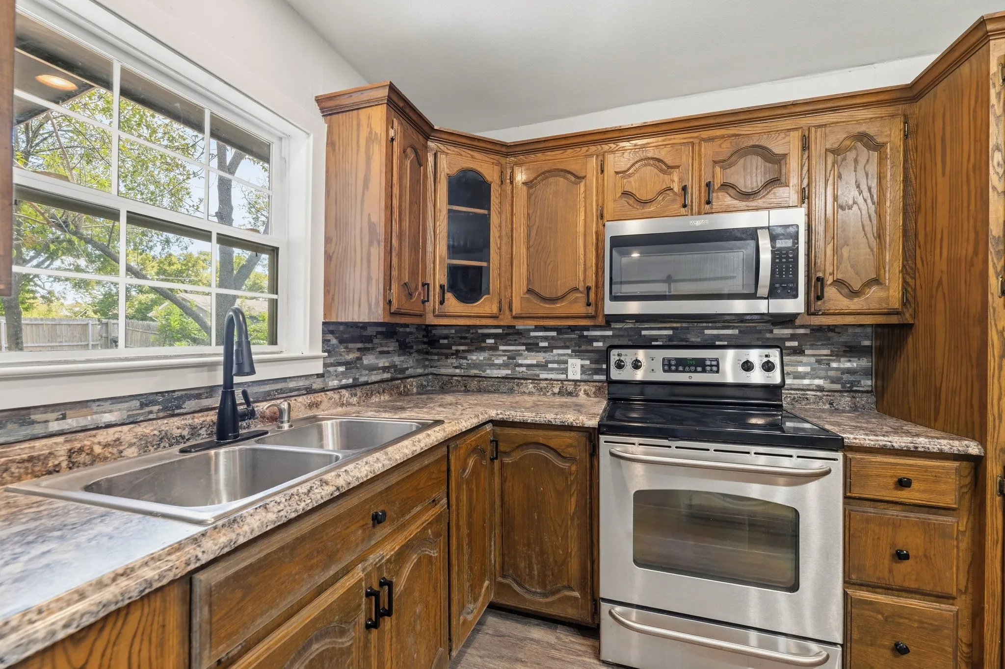 Single Family Residence For Sale in Hunt County , 204 N 3rd Street, Celeste, Texas 75423, 3 Bedroom, 2 Bathroom, Garage spaces, 2,007 Sqft, built in 1955, mls#21378280, Real Estate Agent in Celeste, Homes For Sale in Hunt county, Homes For Sale in Celeste, Realtor in Celeste Texas, Real Estate Brokerage Independent Realty Texas, Luminita Cordes Realtor