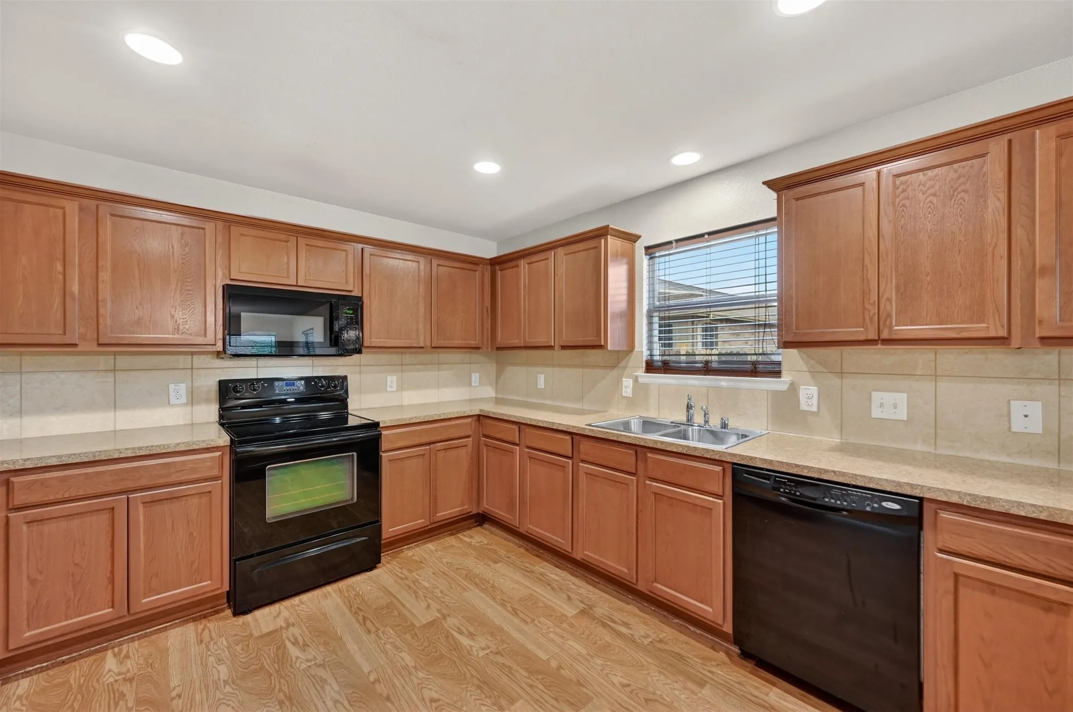 Single Family Residence For Rent in Tarrant County , 9133 Sun Haven Way, Fort Worth, Texas 76244, 3 Bedroom, 2 Bathroom, 2 Garage spaces, 1,610 Sqft, built in 2010, mls#21378282, Real Estate Agent in Fort Worth, Homes For Rent in Tarrant county, Homes For Rent in Fort Worth, Realtor in Fort Worth Texas, Real Estate Brokerage Independent Realty Texas, Luminita Cordes Realtor