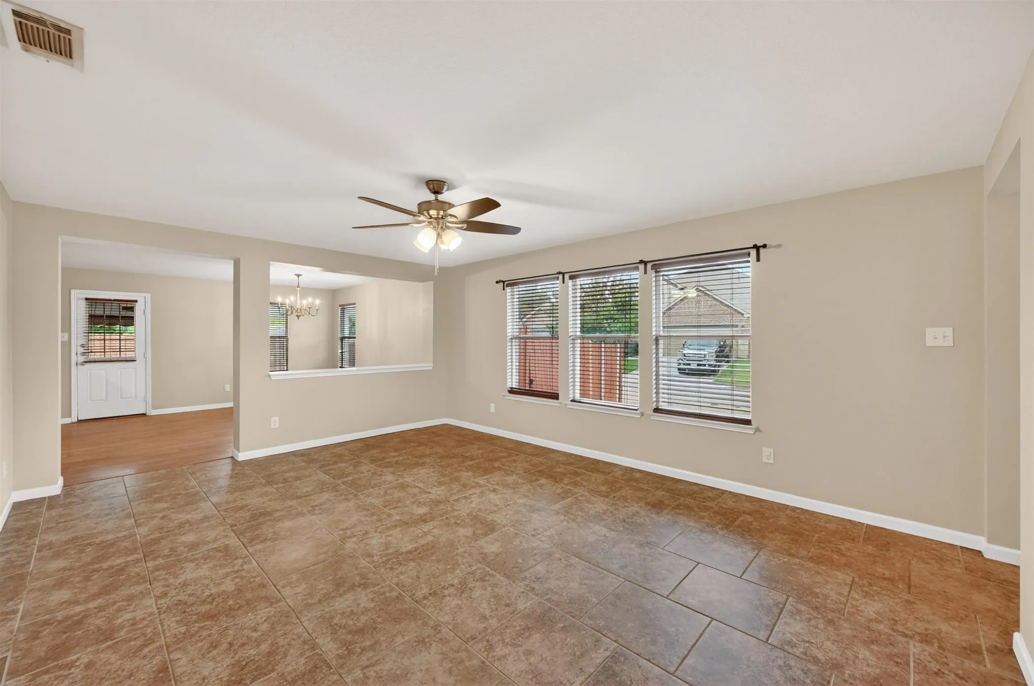 Single Family Residence For Rent in Tarrant County , 9133 Sun Haven Way, Fort Worth, Texas 76244, 3 Bedroom, 2 Bathroom, 2 Garage spaces, 1,610 Sqft, built in 2010, mls#21378282, Real Estate Agent in Fort Worth, Homes For Rent in Tarrant county, Homes For Rent in Fort Worth, Realtor in Fort Worth Texas, Real Estate Brokerage Independent Realty Texas, Luminita Cordes Realtor