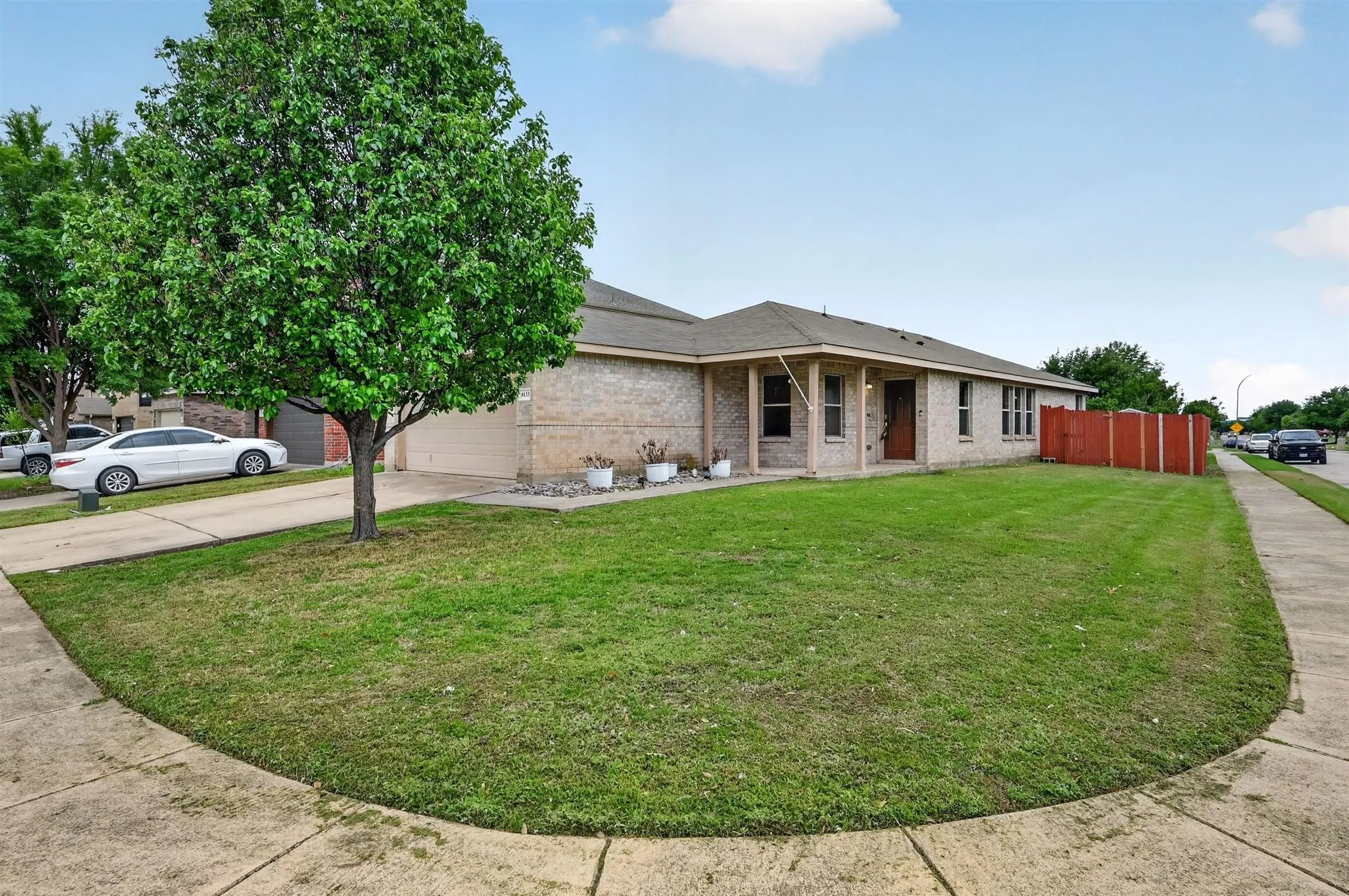 Single Family Residence For Rent in Tarrant County , 9133 Sun Haven Way, Fort Worth, Texas 76244, 3 Bedroom, 2 Bathroom, 2 Garage spaces, 1,610 Sqft, built in 2010, mls#21378282, Real Estate Agent in Fort Worth, Homes For Rent in Tarrant county, Homes For Rent in Fort Worth, Realtor in Fort Worth Texas, Real Estate Brokerage Independent Realty Texas, Luminita Cordes Realtor