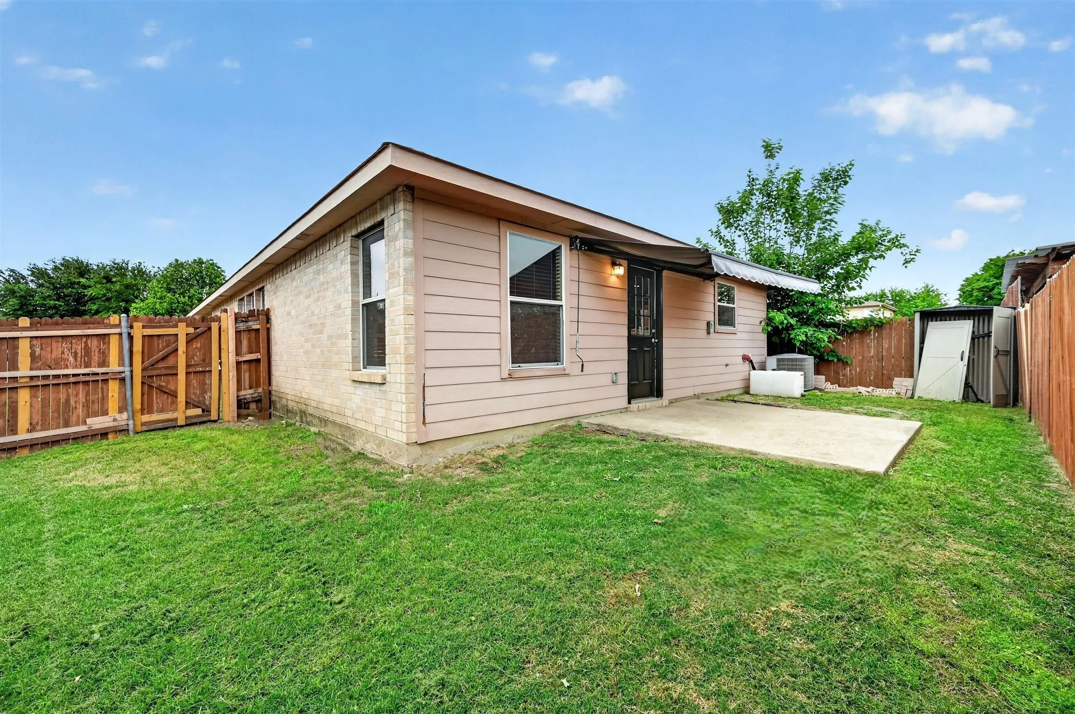 Single Family Residence For Rent in Tarrant County , 9133 Sun Haven Way, Fort Worth, Texas 76244, 3 Bedroom, 2 Bathroom, 2 Garage spaces, 1,610 Sqft, built in 2010, mls#21378282, Real Estate Agent in Fort Worth, Homes For Rent in Tarrant county, Homes For Rent in Fort Worth, Realtor in Fort Worth Texas, Real Estate Brokerage Independent Realty Texas, Luminita Cordes Realtor