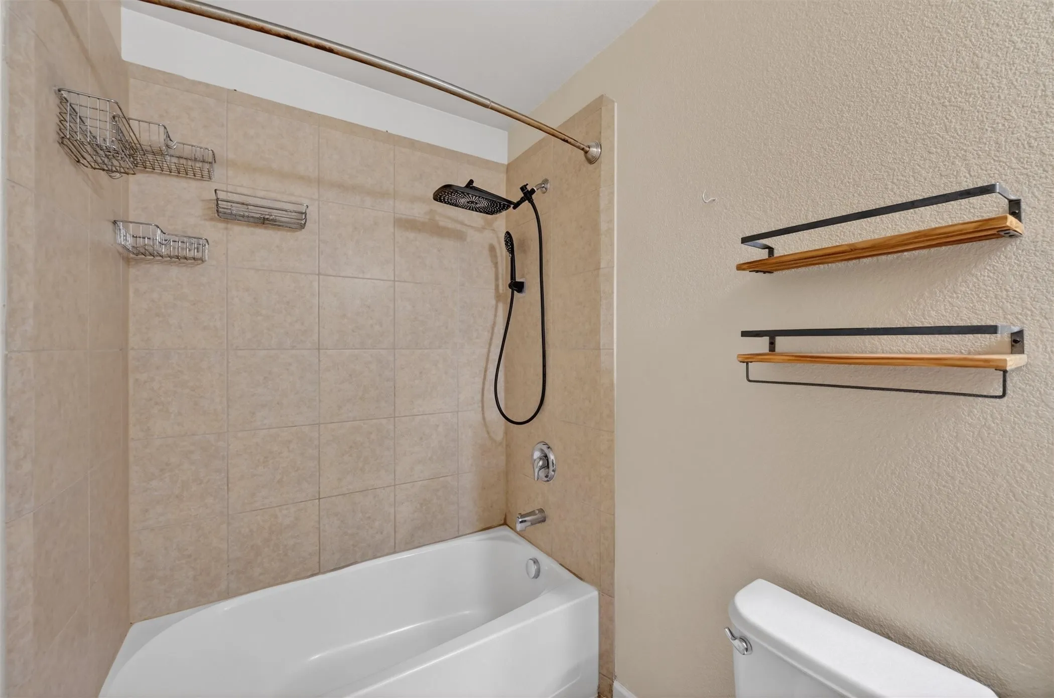 Single Family Residence For Rent in Tarrant County , 9133 Sun Haven Way, Fort Worth, Texas 76244, 3 Bedroom, 2 Bathroom, 2 Garage spaces, 1,610 Sqft, built in 2010, mls#21378282, Real Estate Agent in Fort Worth, Homes For Rent in Tarrant county, Homes For Rent in Fort Worth, Realtor in Fort Worth Texas, Real Estate Brokerage Independent Realty Texas, Luminita Cordes Realtor
