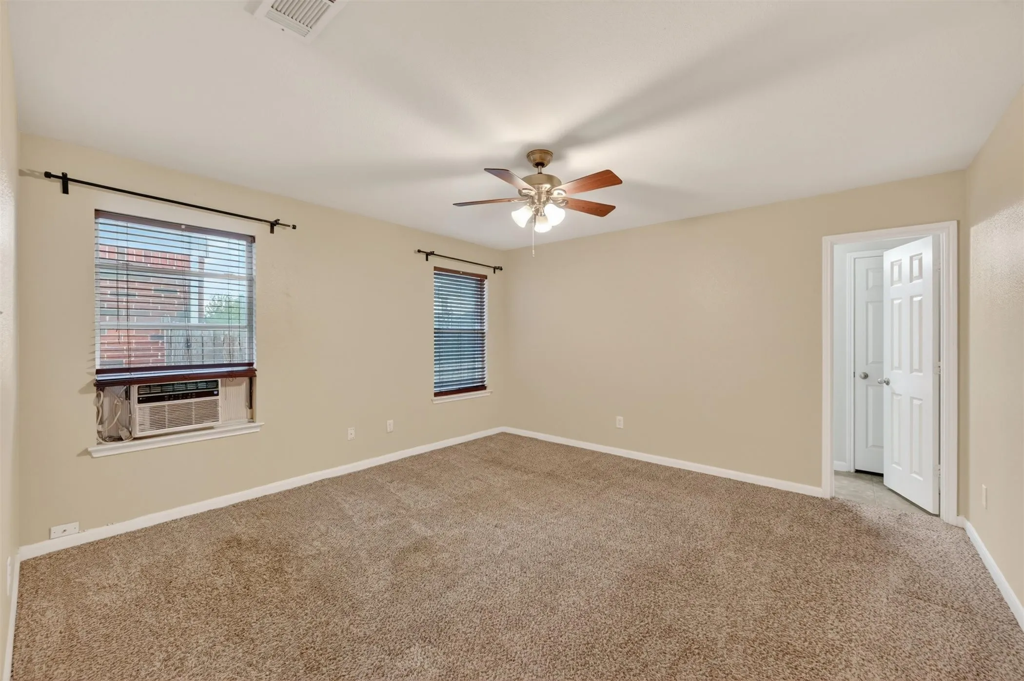 Single Family Residence For Rent in Tarrant County , 9133 Sun Haven Way, Fort Worth, Texas 76244, 3 Bedroom, 2 Bathroom, 2 Garage spaces, 1,610 Sqft, built in 2010, mls#21378282, Real Estate Agent in Fort Worth, Homes For Rent in Tarrant county, Homes For Rent in Fort Worth, Realtor in Fort Worth Texas, Real Estate Brokerage Independent Realty Texas, Luminita Cordes Realtor