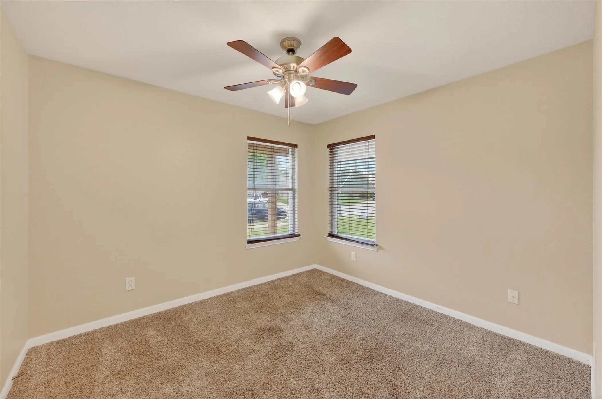 Single Family Residence For Rent in Tarrant County , 9133 Sun Haven Way, Fort Worth, Texas 76244, 3 Bedroom, 2 Bathroom, 2 Garage spaces, 1,610 Sqft, built in 2010, mls#21378282, Real Estate Agent in Fort Worth, Homes For Rent in Tarrant county, Homes For Rent in Fort Worth, Realtor in Fort Worth Texas, Real Estate Brokerage Independent Realty Texas, Luminita Cordes Realtor