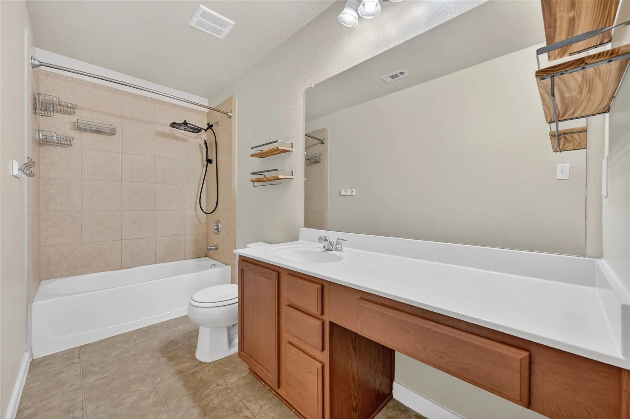 Single Family Residence For Rent in Tarrant County , 9133 Sun Haven Way, Fort Worth, Texas 76244, 3 Bedroom, 2 Bathroom, 2 Garage spaces, 1,610 Sqft, built in 2010, mls#21378282, Real Estate Agent in Fort Worth, Homes For Rent in Tarrant county, Homes For Rent in Fort Worth, Realtor in Fort Worth Texas, Real Estate Brokerage Independent Realty Texas, Luminita Cordes Realtor