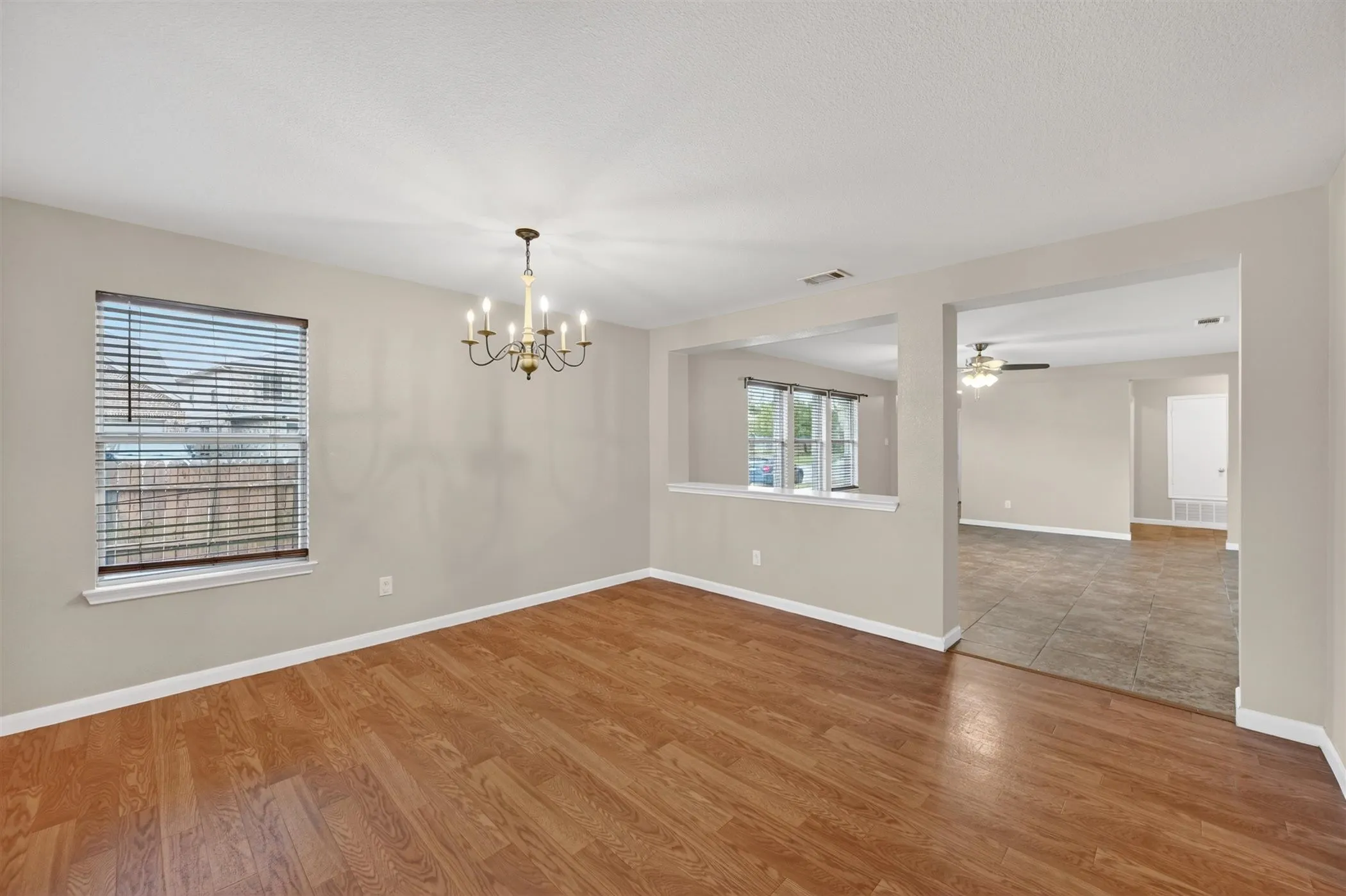 Single Family Residence For Rent in Tarrant County , 9133 Sun Haven Way, Fort Worth, Texas 76244, 3 Bedroom, 2 Bathroom, 2 Garage spaces, 1,610 Sqft, built in 2010, mls#21378282, Real Estate Agent in Fort Worth, Homes For Rent in Tarrant county, Homes For Rent in Fort Worth, Realtor in Fort Worth Texas, Real Estate Brokerage Independent Realty Texas, Luminita Cordes Realtor