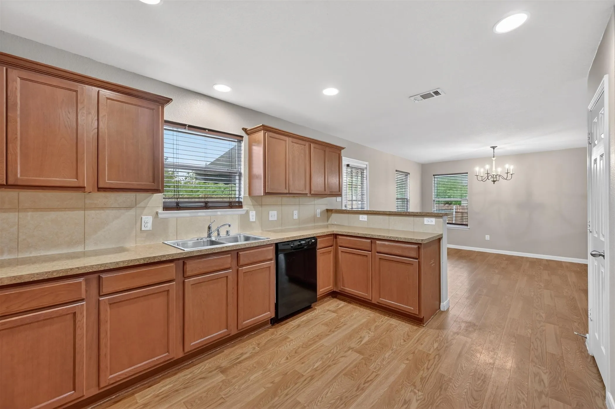 Single Family Residence For Rent in Tarrant County , 9133 Sun Haven Way, Fort Worth, Texas 76244, 3 Bedroom, 2 Bathroom, 2 Garage spaces, 1,610 Sqft, built in 2010, mls#21378282, Real Estate Agent in Fort Worth, Homes For Rent in Tarrant county, Homes For Rent in Fort Worth, Realtor in Fort Worth Texas, Real Estate Brokerage Independent Realty Texas, Luminita Cordes Realtor