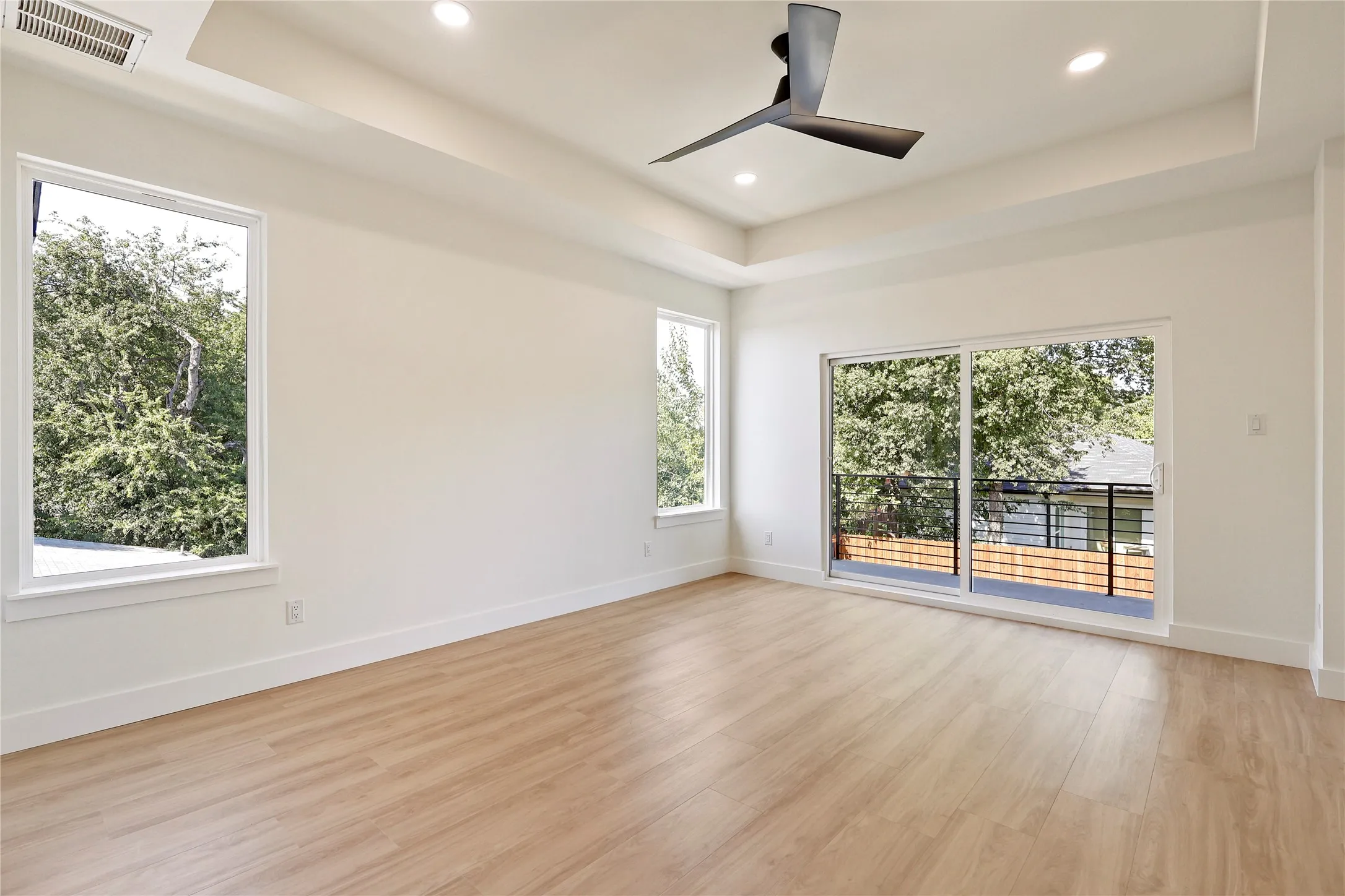 Single Family Residence For Sale in Dallas County , 326 Avenue F, Dallas, Texas 75203, 4 Bedroom, 3 Bathroom, 2 Garage spaces, 2,313 Sqft, built in 2026, mls#21378283, Real Estate Agent in Dallas, Homes For Sale in Dallas county, Homes For Sale in Dallas, Realtor in Dallas Texas, Real Estate Brokerage Independent Realty Texas, Luminita Cordes Realtor