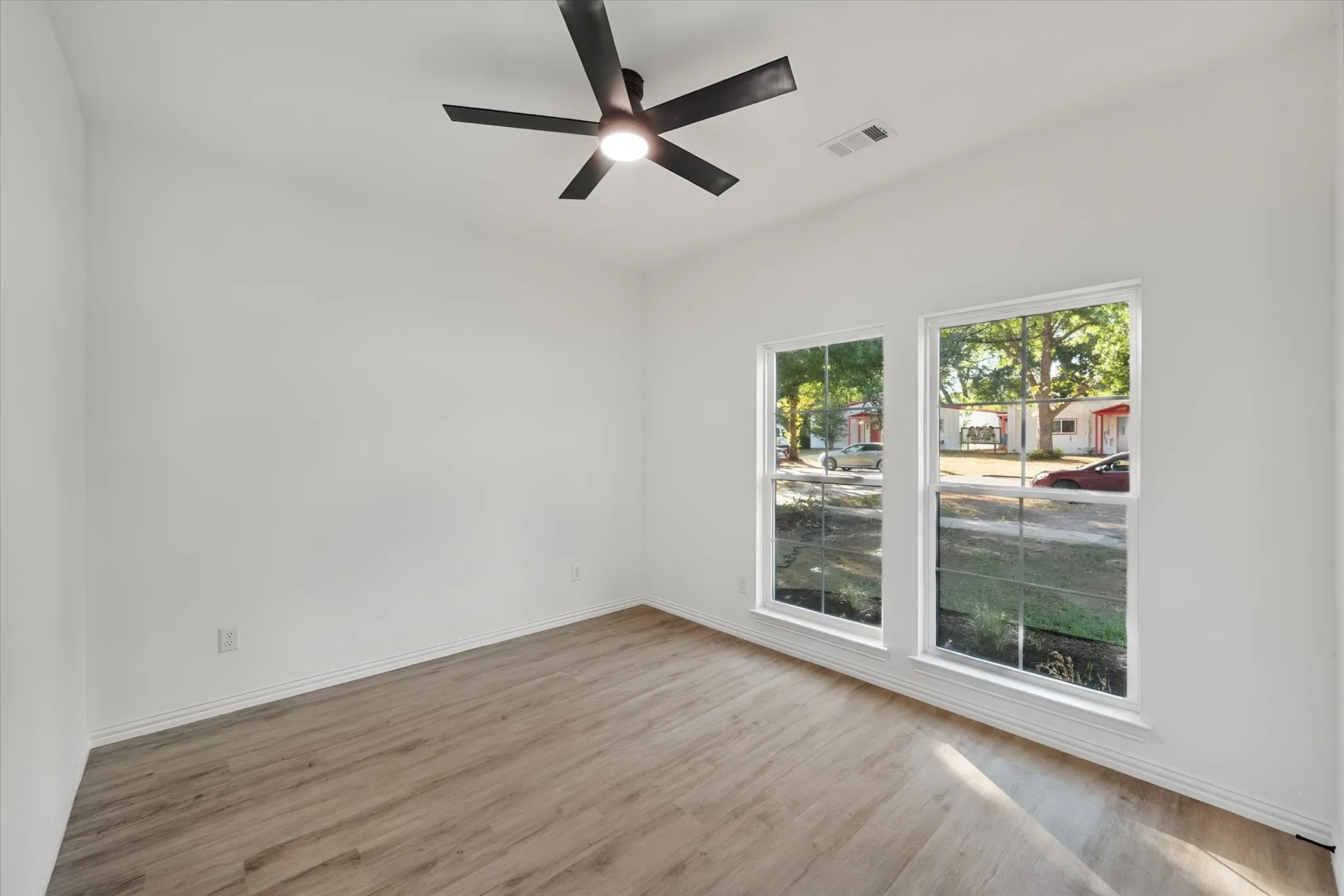 Single Family Residence For Sale in Navarro County , 1100 E Collin Street, Corsicana, Texas 75110, 3 Bedroom, 2 Bathroom, Garage spaces, 1,511 Sqft, built in 2026, mls#21377599, Real Estate Agent in Corsicana, Homes For Sale in Navarro county, Homes For Sale in Corsicana, Realtor in Corsicana Texas, Real Estate Brokerage Independent Realty Texas, Luminita Cordes Realtor