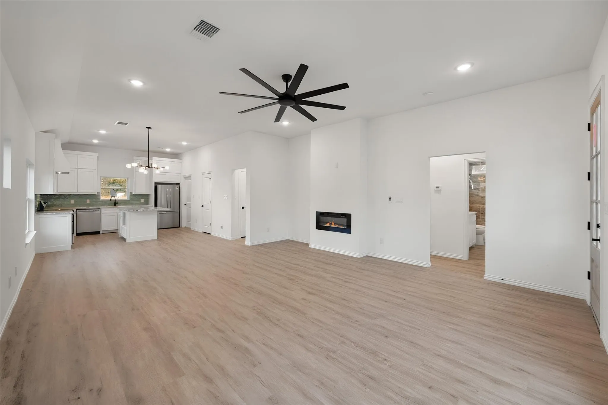 Single Family Residence For Sale in Navarro County , 1100 E Collin Street, Corsicana, Texas 75110, 3 Bedroom, 2 Bathroom, Garage spaces, 1,511 Sqft, built in 2026, mls#21377599, Real Estate Agent in Corsicana, Homes For Sale in Navarro county, Homes For Sale in Corsicana, Realtor in Corsicana Texas, Real Estate Brokerage Independent Realty Texas, Luminita Cordes Realtor