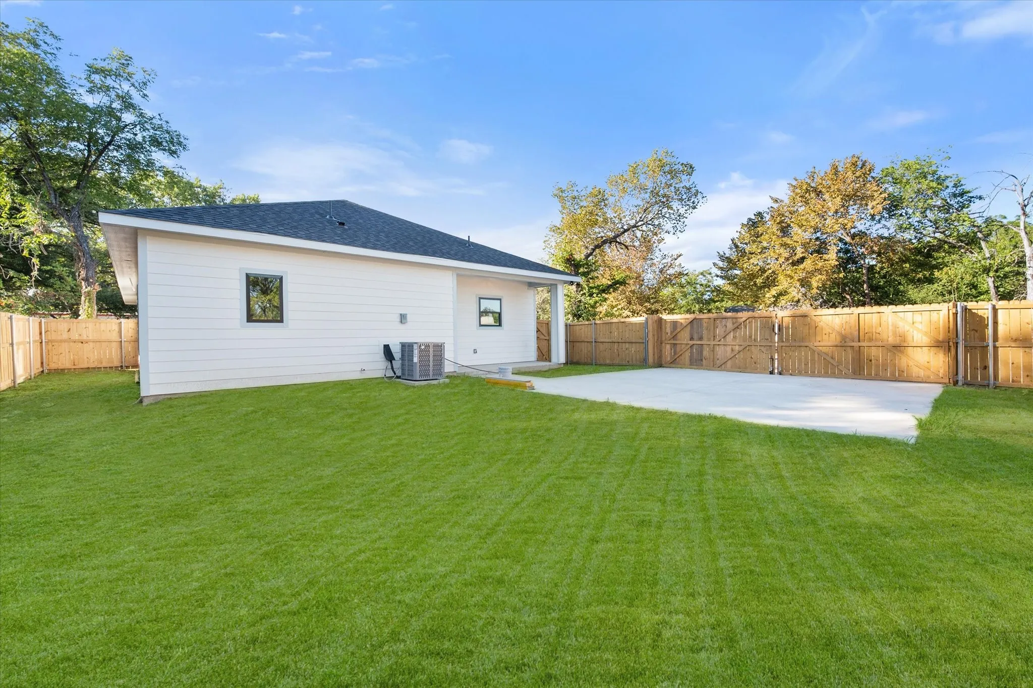 Single Family Residence For Sale in Navarro County , 1100 E Collin Street, Corsicana, Texas 75110, 3 Bedroom, 2 Bathroom, Garage spaces, 1,511 Sqft, built in 2026, mls#21377599, Real Estate Agent in Corsicana, Homes For Sale in Navarro county, Homes For Sale in Corsicana, Realtor in Corsicana Texas, Real Estate Brokerage Independent Realty Texas, Luminita Cordes Realtor