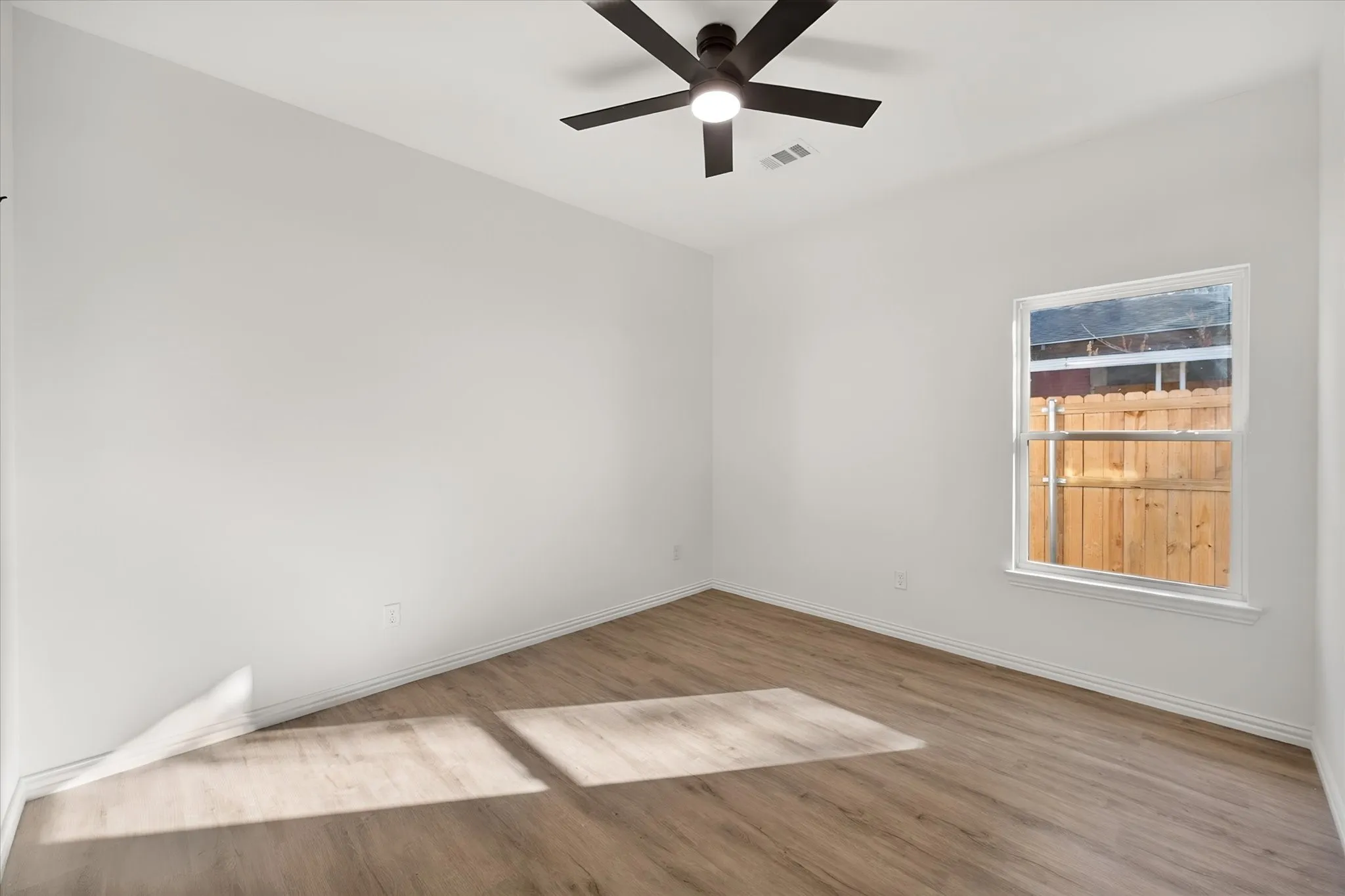 Single Family Residence For Sale in Navarro County , 1100 E Collin Street, Corsicana, Texas 75110, 3 Bedroom, 2 Bathroom, Garage spaces, 1,511 Sqft, built in 2026, mls#21377599, Real Estate Agent in Corsicana, Homes For Sale in Navarro county, Homes For Sale in Corsicana, Realtor in Corsicana Texas, Real Estate Brokerage Independent Realty Texas, Luminita Cordes Realtor