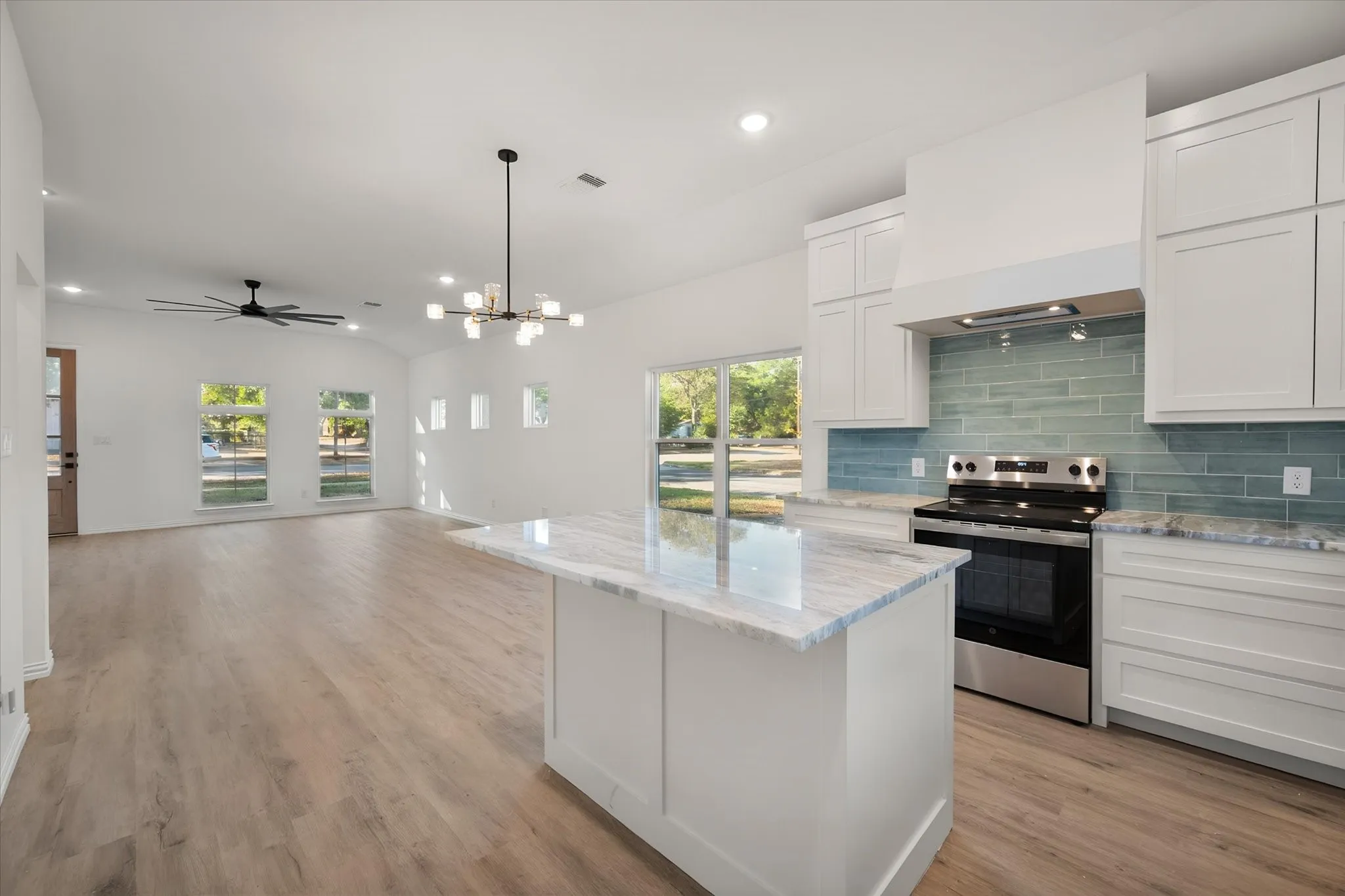 Single Family Residence For Sale in Navarro County , 1100 E Collin Street, Corsicana, Texas 75110, 3 Bedroom, 2 Bathroom, Garage spaces, 1,511 Sqft, built in 2026, mls#21377599, Real Estate Agent in Corsicana, Homes For Sale in Navarro county, Homes For Sale in Corsicana, Realtor in Corsicana Texas, Real Estate Brokerage Independent Realty Texas, Luminita Cordes Realtor