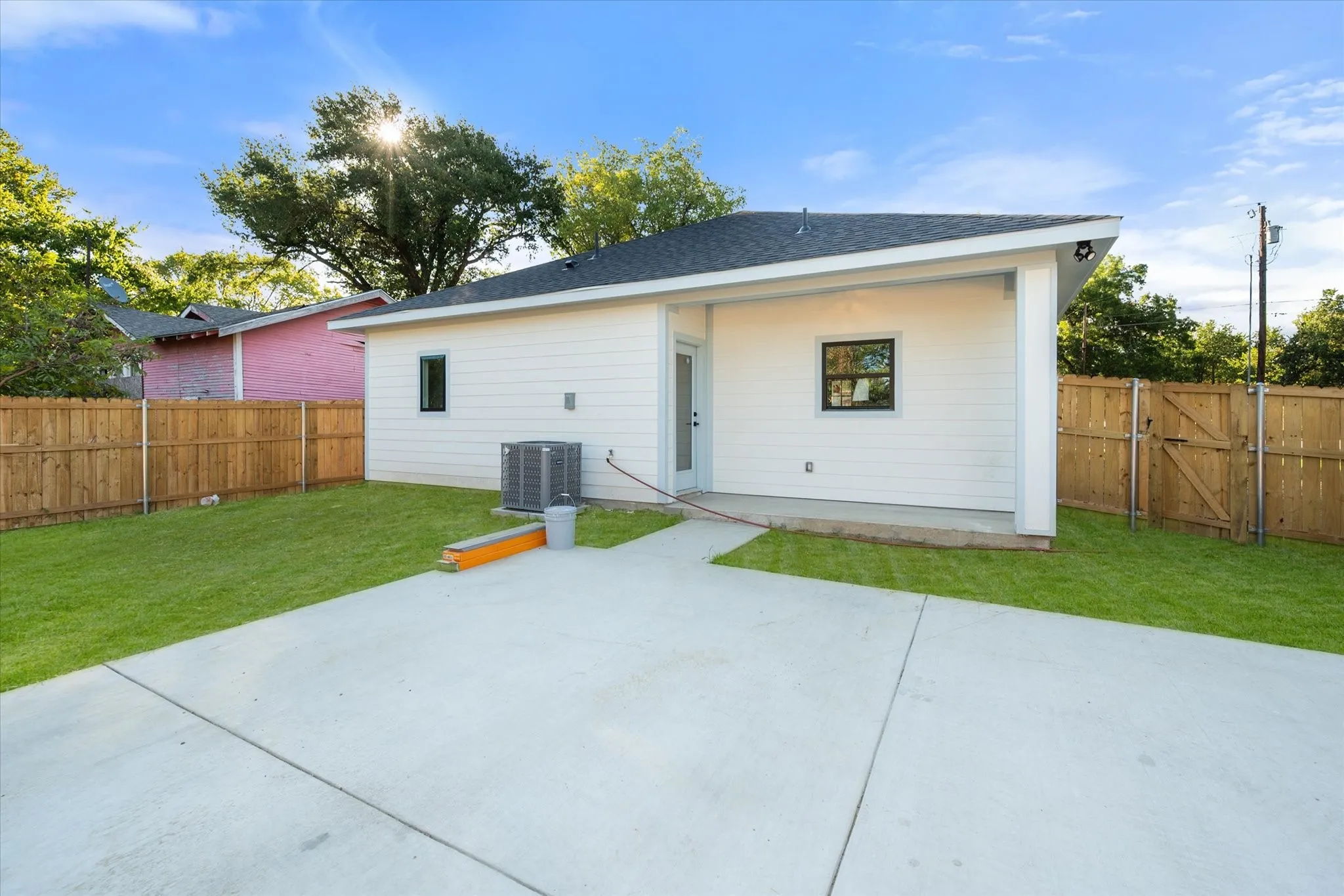 Single Family Residence For Sale in Navarro County , 1100 E Collin Street, Corsicana, Texas 75110, 3 Bedroom, 2 Bathroom, Garage spaces, 1,511 Sqft, built in 2026, mls#21377599, Real Estate Agent in Corsicana, Homes For Sale in Navarro county, Homes For Sale in Corsicana, Realtor in Corsicana Texas, Real Estate Brokerage Independent Realty Texas, Luminita Cordes Realtor