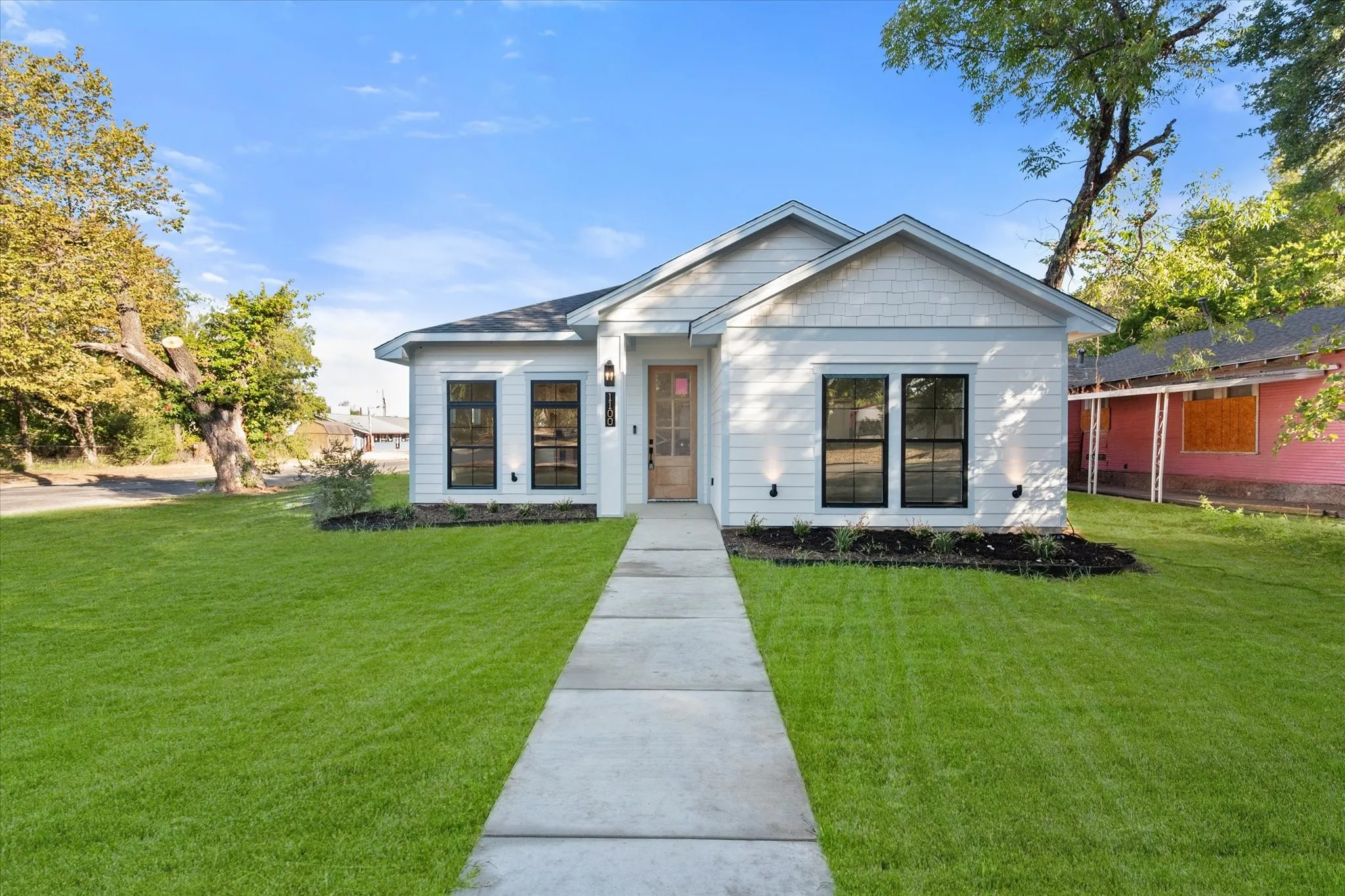 Single Family Residence For Sale in Navarro County , 1100 E Collin Street, Corsicana, Texas 75110, 3 Bedroom, 2 Bathroom, Garage spaces, 1,511 Sqft, built in 2026, mls#21377599, Real Estate Agent in Corsicana, Homes For Sale in Navarro county, Homes For Sale in Corsicana, Realtor in Corsicana Texas, Real Estate Brokerage Independent Realty Texas, Luminita Cordes Realtor