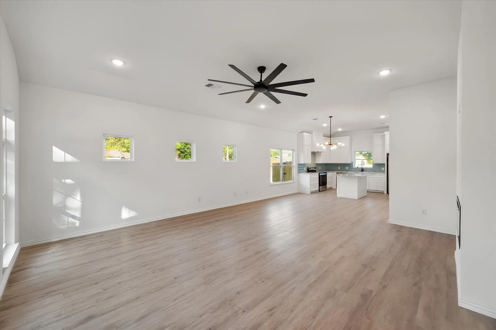 Single Family Residence For Sale in Navarro County , 1100 E Collin Street, Corsicana, Texas 75110, 3 Bedroom, 2 Bathroom, Garage spaces, 1,511 Sqft, built in 2026, mls#21377599, Real Estate Agent in Corsicana, Homes For Sale in Navarro county, Homes For Sale in Corsicana, Realtor in Corsicana Texas, Real Estate Brokerage Independent Realty Texas, Luminita Cordes Realtor