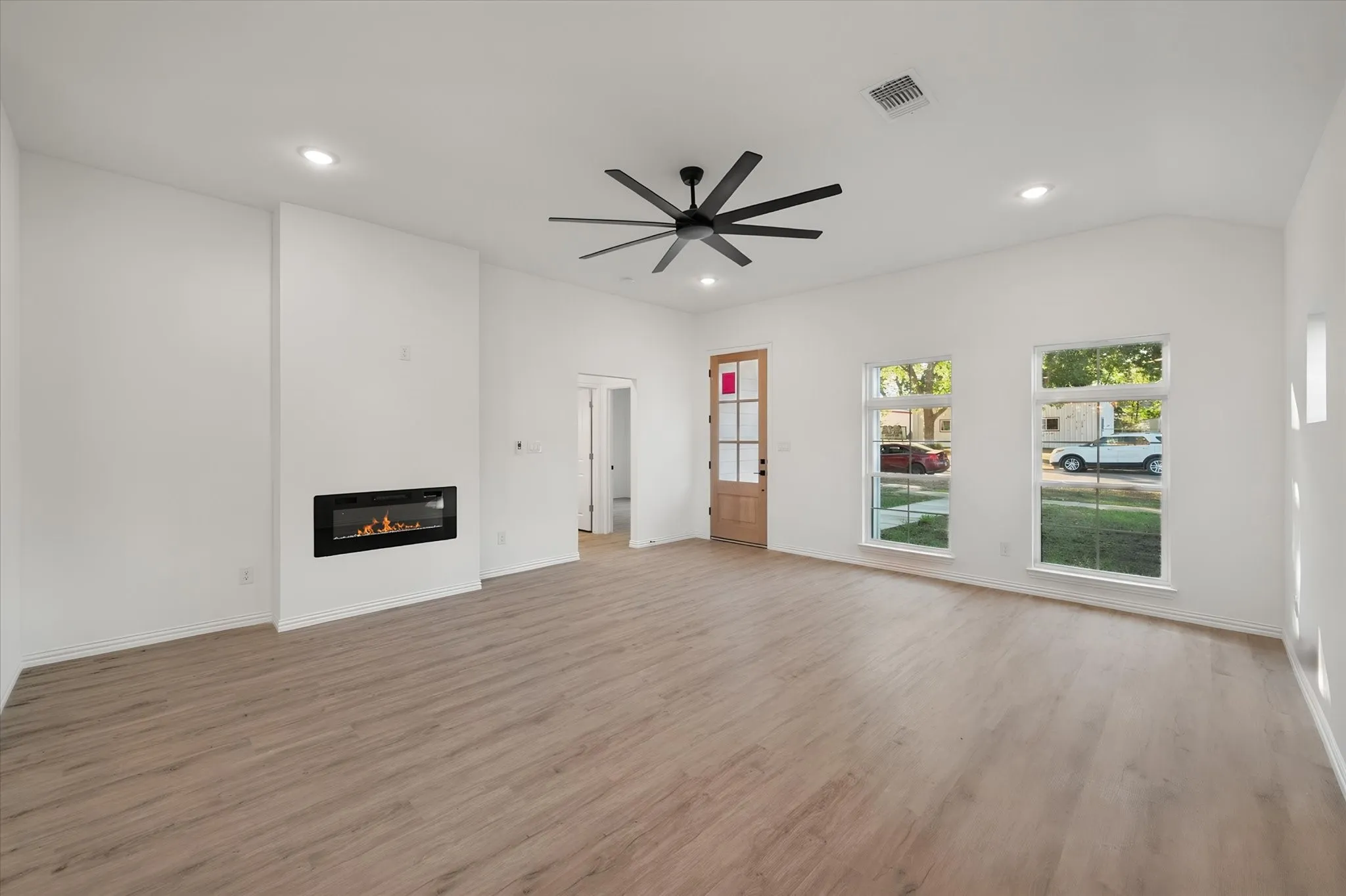 Single Family Residence For Sale in Navarro County , 1100 E Collin Street, Corsicana, Texas 75110, 3 Bedroom, 2 Bathroom, Garage spaces, 1,511 Sqft, built in 2026, mls#21377599, Real Estate Agent in Corsicana, Homes For Sale in Navarro county, Homes For Sale in Corsicana, Realtor in Corsicana Texas, Real Estate Brokerage Independent Realty Texas, Luminita Cordes Realtor