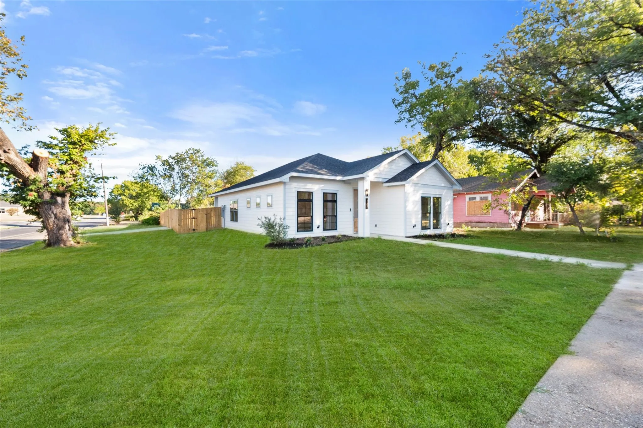 Single Family Residence For Sale in Navarro County , 1100 E Collin Street, Corsicana, Texas 75110, 3 Bedroom, 2 Bathroom, Garage spaces, 1,511 Sqft, built in 2026, mls#21377599, Real Estate Agent in Corsicana, Homes For Sale in Navarro county, Homes For Sale in Corsicana, Realtor in Corsicana Texas, Real Estate Brokerage Independent Realty Texas, Luminita Cordes Realtor