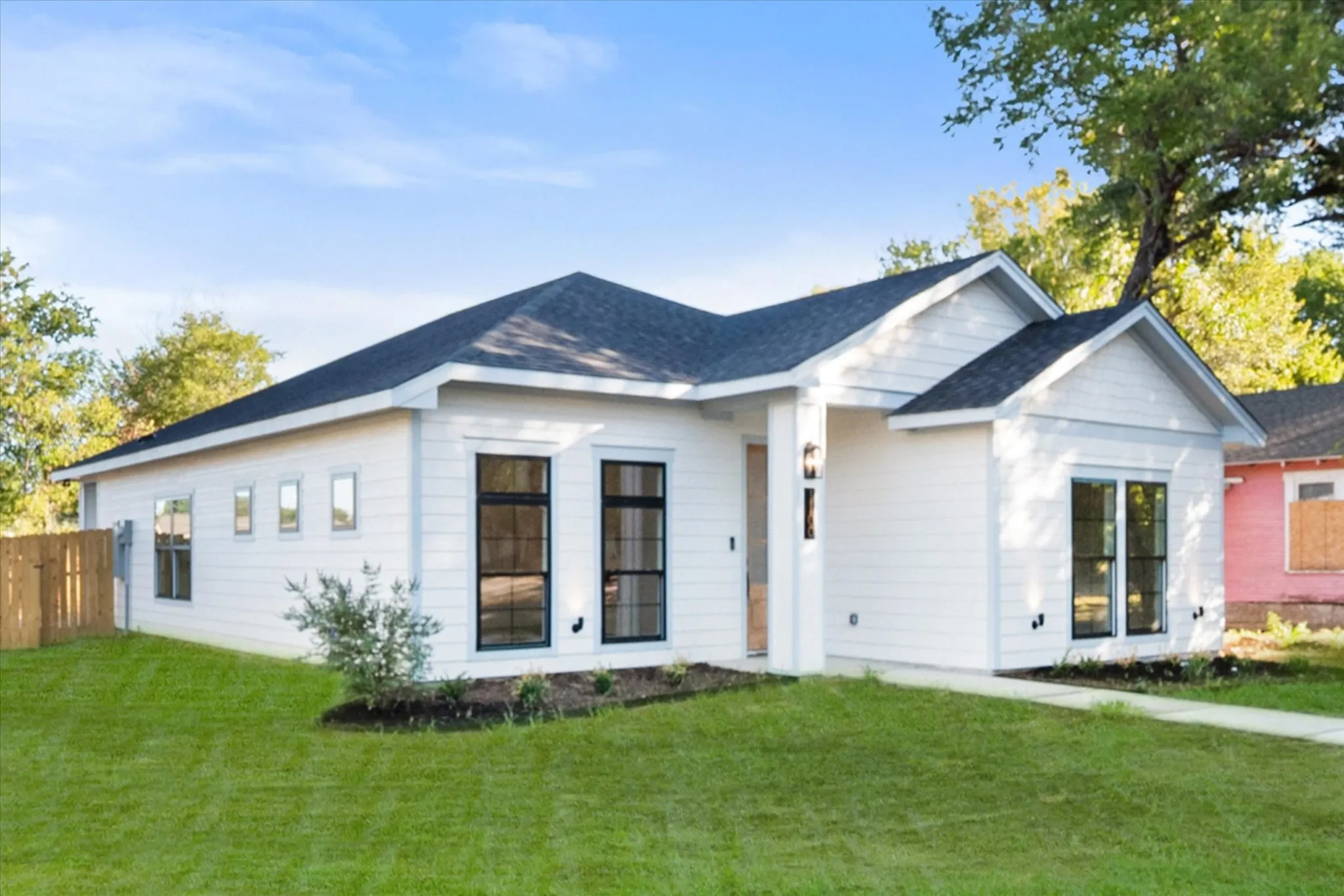 Single Family Residence For Sale in Navarro County , 1100 E Collin Street, Corsicana, Texas 75110, 3 Bedroom, 2 Bathroom, Garage spaces, 1,511 Sqft, built in 2026, mls#21377599, Real Estate Agent in Corsicana, Homes For Sale in Navarro county, Homes For Sale in Corsicana, Realtor in Corsicana Texas, Real Estate Brokerage Independent Realty Texas, Luminita Cordes Realtor