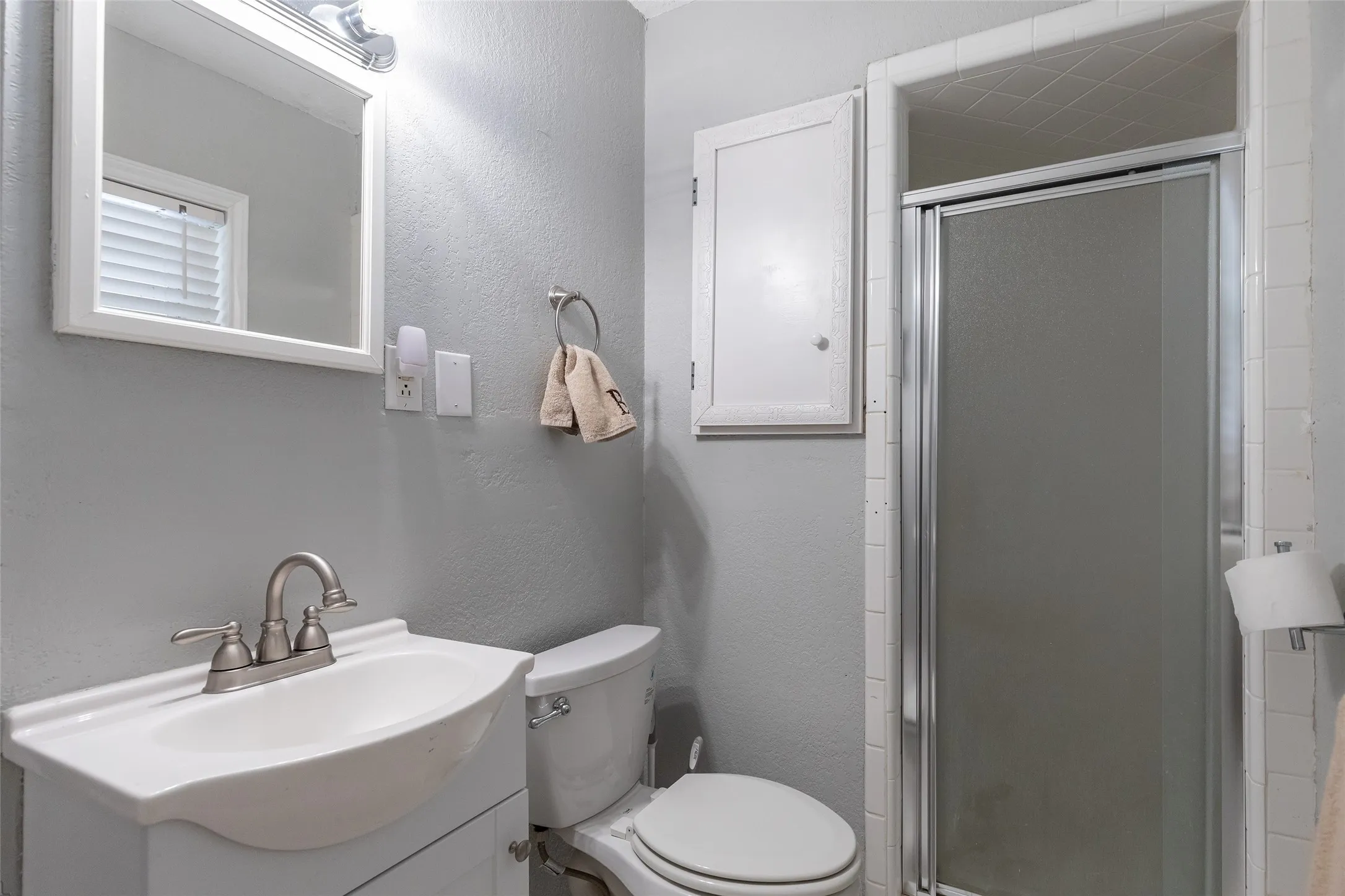 Single Family Residence For Sale in Taylor County , 1842 Elmwood Drive, Abilene, Texas 79605, 4 Bedroom, 3 Bathroom, 2 Garage spaces, 2,938 Sqft, built in 1959, mls#21375633, Real Estate Agent in Abilene, Homes For Sale in Taylor county, Homes For Sale in Abilene, Realtor in Abilene Texas, Real Estate Brokerage Independent Realty Texas, Luminita Cordes Realtor