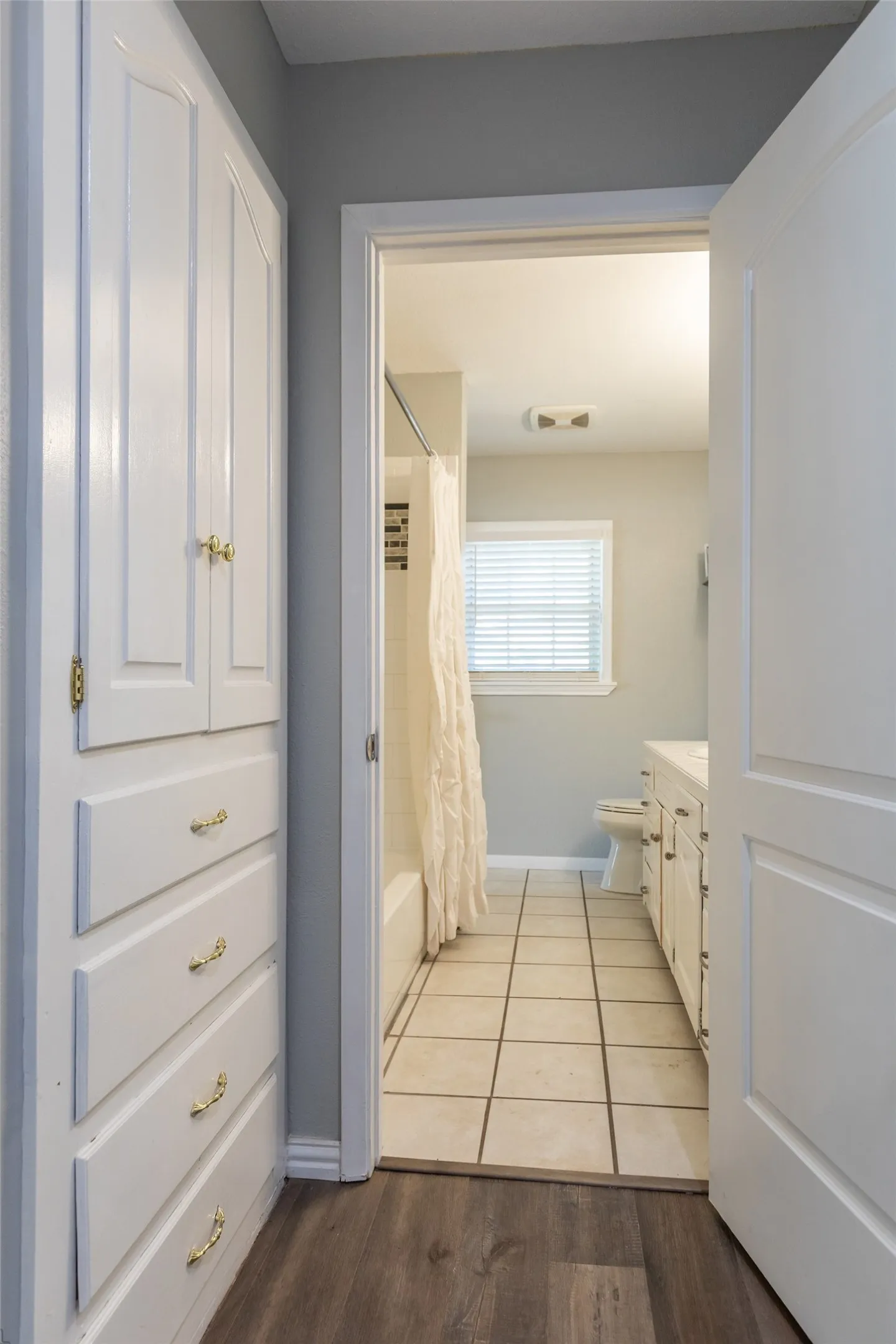 Single Family Residence For Sale in Taylor County , 1842 Elmwood Drive, Abilene, Texas 79605, 4 Bedroom, 3 Bathroom, 2 Garage spaces, 2,938 Sqft, built in 1959, mls#21375633, Real Estate Agent in Abilene, Homes For Sale in Taylor county, Homes For Sale in Abilene, Realtor in Abilene Texas, Real Estate Brokerage Independent Realty Texas, Luminita Cordes Realtor