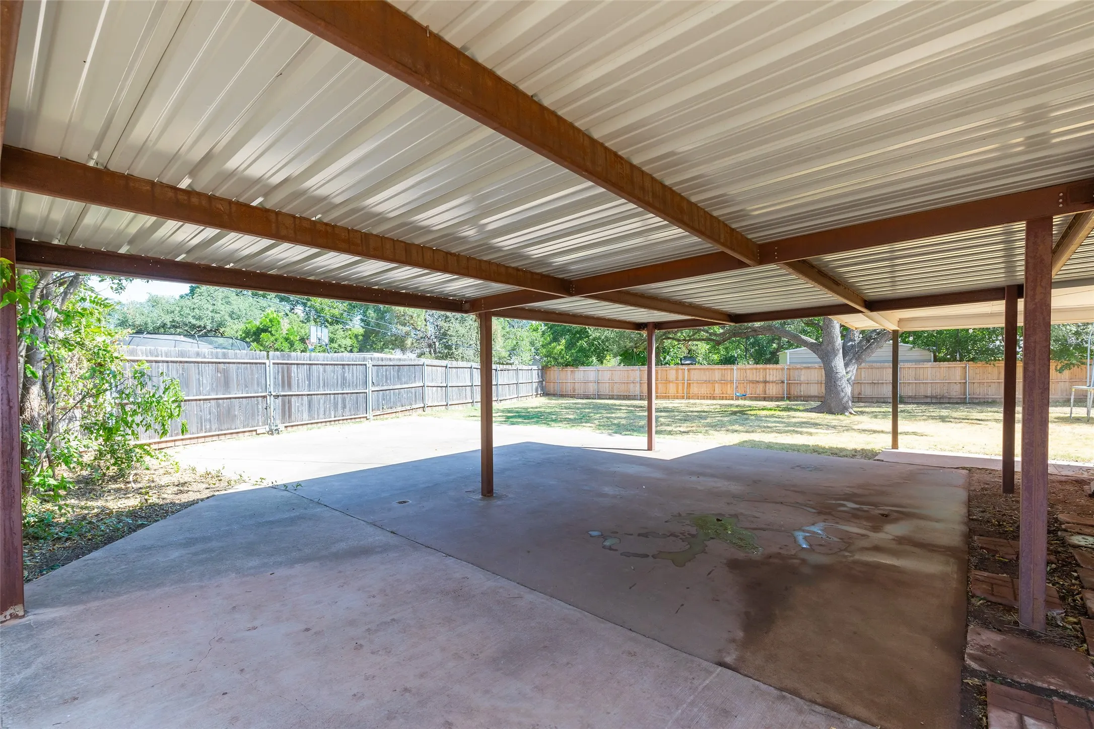Single Family Residence For Sale in Taylor County , 1842 Elmwood Drive, Abilene, Texas 79605, 4 Bedroom, 3 Bathroom, 2 Garage spaces, 2,938 Sqft, built in 1959, mls#21375633, Real Estate Agent in Abilene, Homes For Sale in Taylor county, Homes For Sale in Abilene, Realtor in Abilene Texas, Real Estate Brokerage Independent Realty Texas, Luminita Cordes Realtor