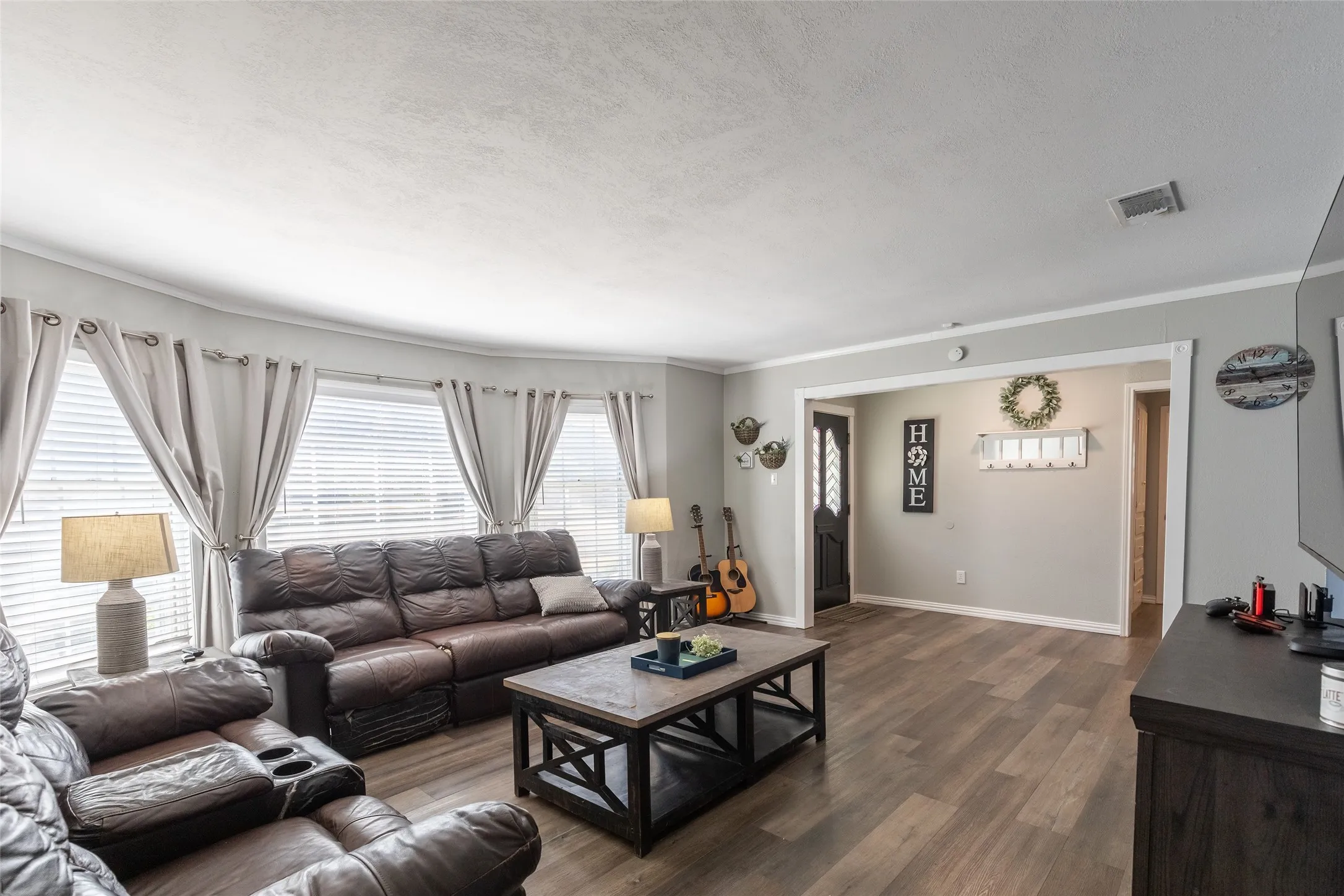 Single Family Residence For Sale in Taylor County , 1842 Elmwood Drive, Abilene, Texas 79605, 4 Bedroom, 3 Bathroom, 2 Garage spaces, 2,938 Sqft, built in 1959, mls#21375633, Real Estate Agent in Abilene, Homes For Sale in Taylor county, Homes For Sale in Abilene, Realtor in Abilene Texas, Real Estate Brokerage Independent Realty Texas, Luminita Cordes Realtor