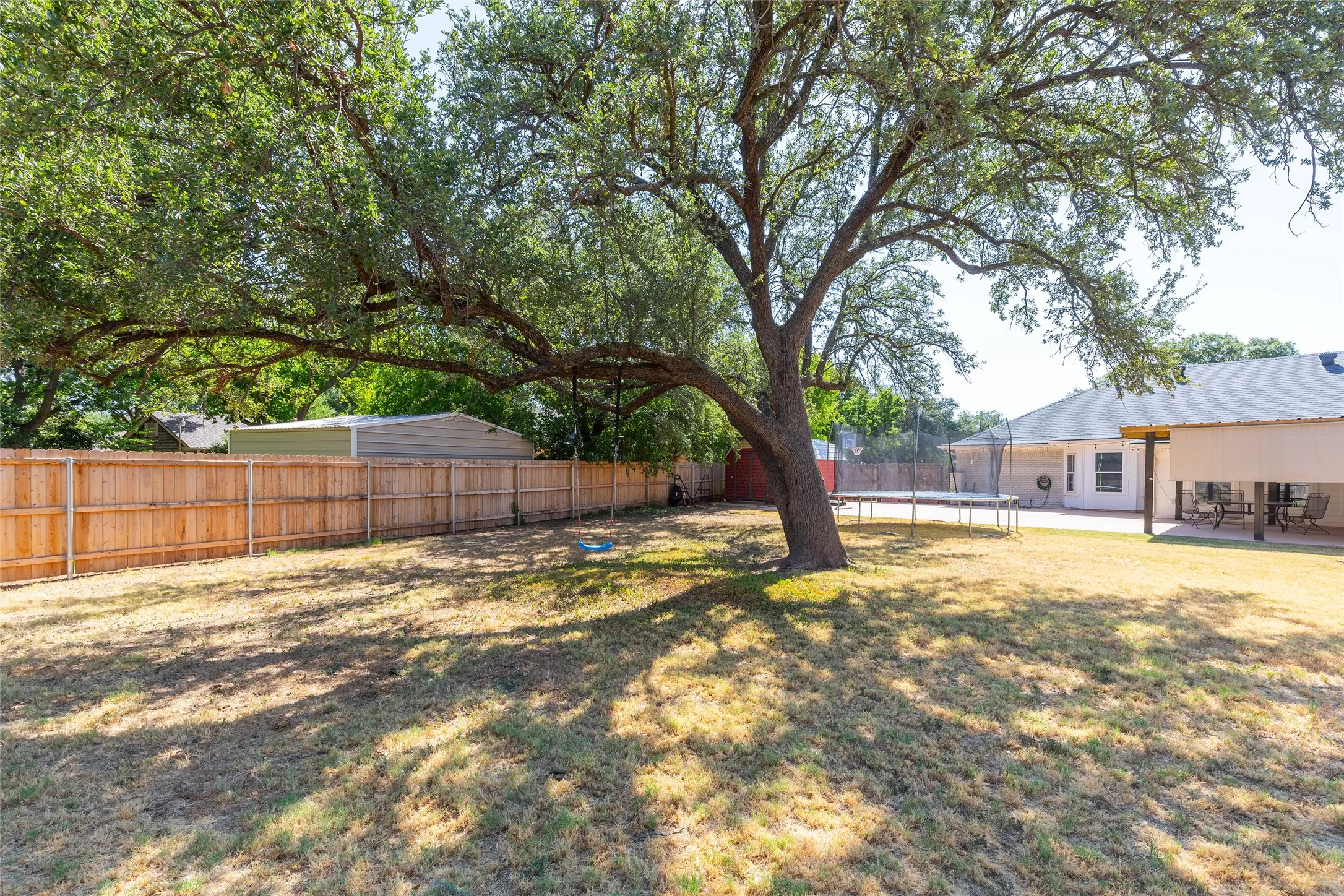 Single Family Residence For Sale in Taylor County , 1842 Elmwood Drive, Abilene, Texas 79605, 4 Bedroom, 3 Bathroom, 2 Garage spaces, 2,938 Sqft, built in 1959, mls#21375633, Real Estate Agent in Abilene, Homes For Sale in Taylor county, Homes For Sale in Abilene, Realtor in Abilene Texas, Real Estate Brokerage Independent Realty Texas, Luminita Cordes Realtor