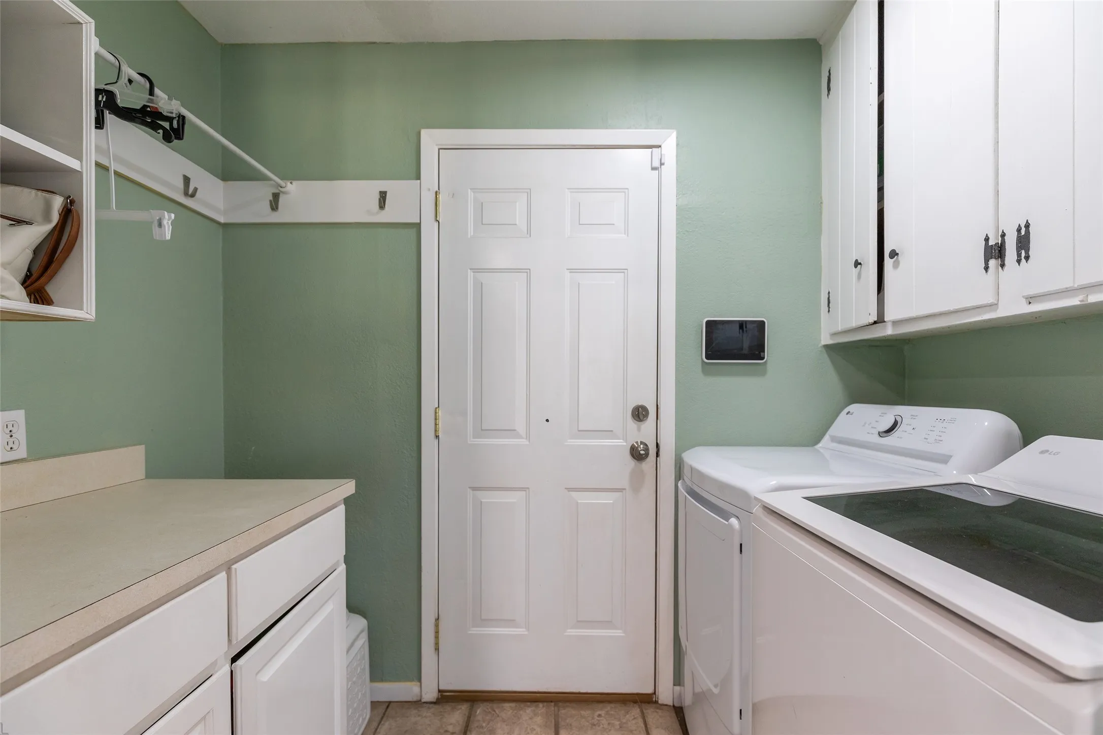 Single Family Residence For Sale in Taylor County , 1842 Elmwood Drive, Abilene, Texas 79605, 4 Bedroom, 3 Bathroom, 2 Garage spaces, 2,938 Sqft, built in 1959, mls#21375633, Real Estate Agent in Abilene, Homes For Sale in Taylor county, Homes For Sale in Abilene, Realtor in Abilene Texas, Real Estate Brokerage Independent Realty Texas, Luminita Cordes Realtor