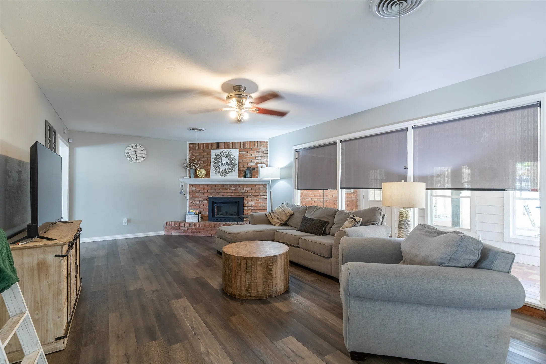 Single Family Residence For Sale in Taylor County , 1842 Elmwood Drive, Abilene, Texas 79605, 4 Bedroom, 3 Bathroom, 2 Garage spaces, 2,938 Sqft, built in 1959, mls#21375633, Real Estate Agent in Abilene, Homes For Sale in Taylor county, Homes For Sale in Abilene, Realtor in Abilene Texas, Real Estate Brokerage Independent Realty Texas, Luminita Cordes Realtor