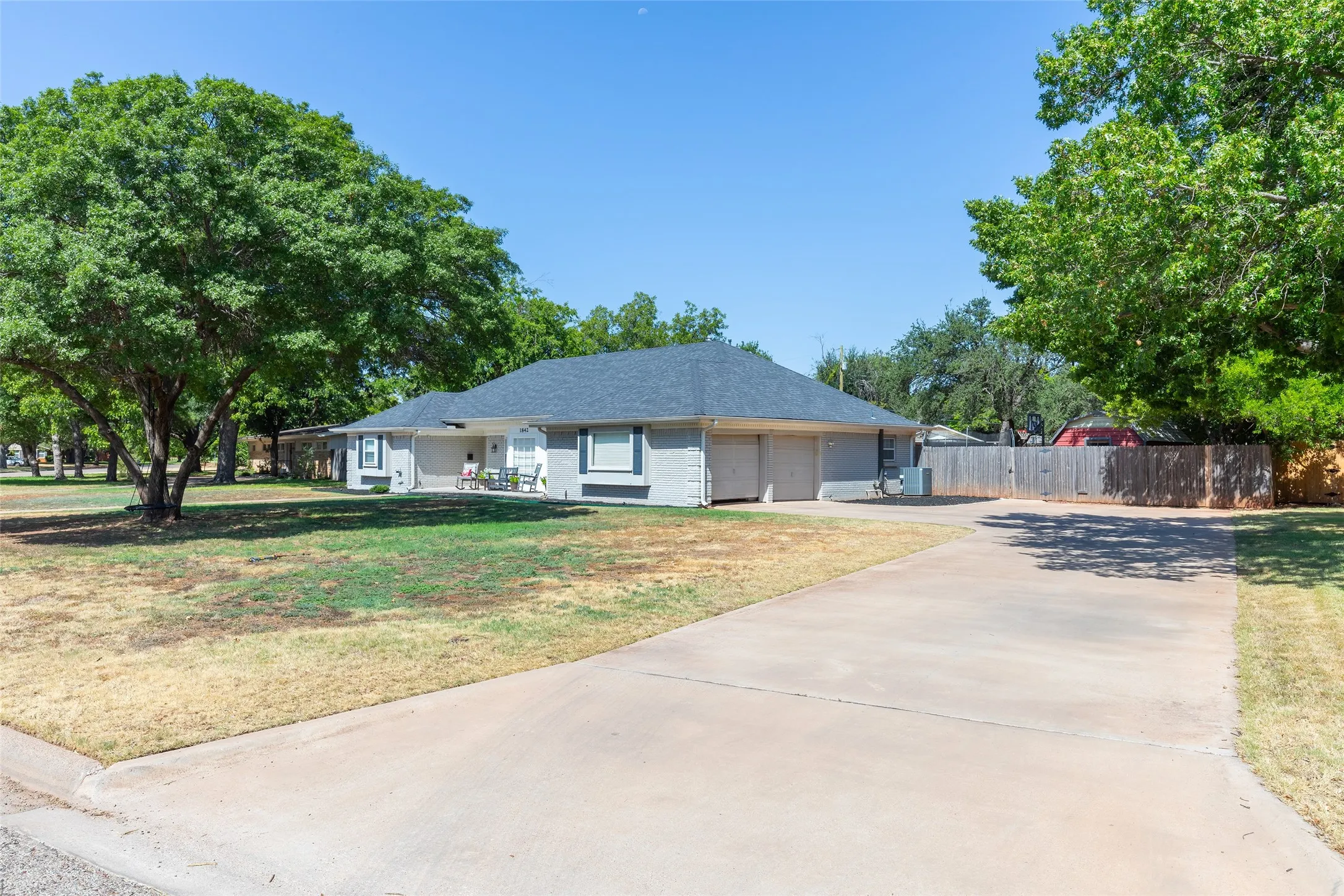 Single Family Residence For Sale in Taylor County , 1842 Elmwood Drive, Abilene, Texas 79605, 4 Bedroom, 3 Bathroom, 2 Garage spaces, 2,938 Sqft, built in 1959, mls#21375633, Real Estate Agent in Abilene, Homes For Sale in Taylor county, Homes For Sale in Abilene, Realtor in Abilene Texas, Real Estate Brokerage Independent Realty Texas, Luminita Cordes Realtor