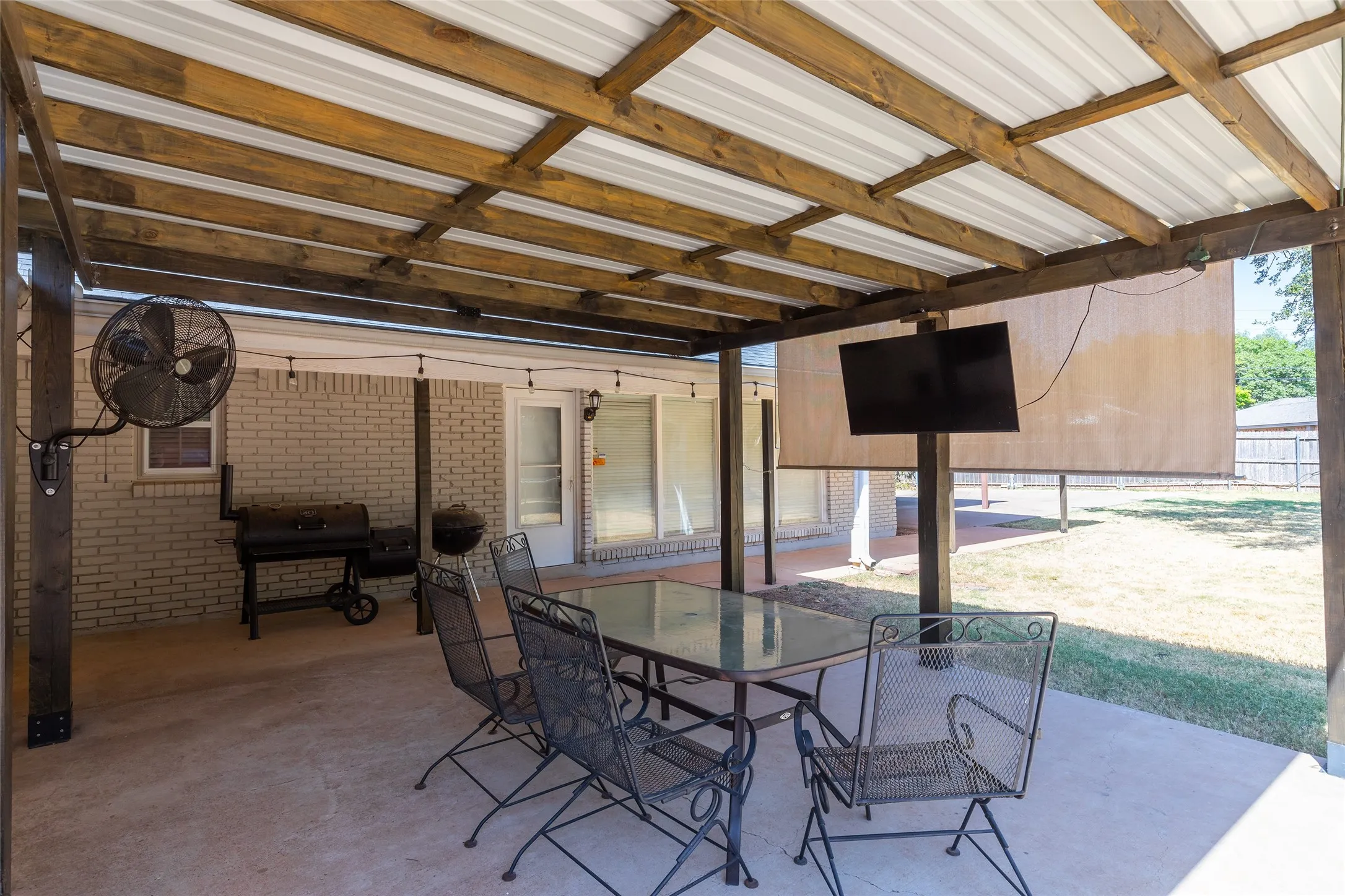 Single Family Residence For Sale in Taylor County , 1842 Elmwood Drive, Abilene, Texas 79605, 4 Bedroom, 3 Bathroom, 2 Garage spaces, 2,938 Sqft, built in 1959, mls#21375633, Real Estate Agent in Abilene, Homes For Sale in Taylor county, Homes For Sale in Abilene, Realtor in Abilene Texas, Real Estate Brokerage Independent Realty Texas, Luminita Cordes Realtor