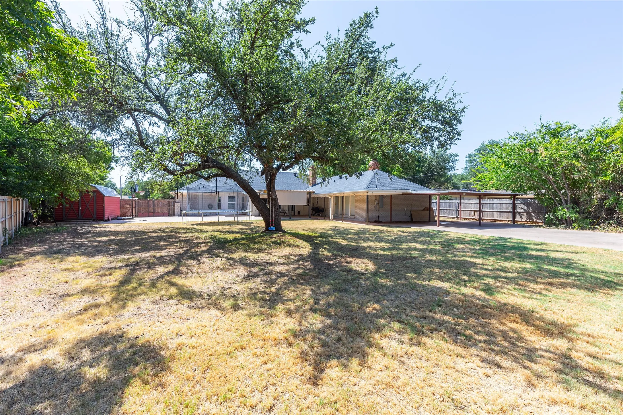 Single Family Residence For Sale in Taylor County , 1842 Elmwood Drive, Abilene, Texas 79605, 4 Bedroom, 3 Bathroom, 2 Garage spaces, 2,938 Sqft, built in 1959, mls#21375633, Real Estate Agent in Abilene, Homes For Sale in Taylor county, Homes For Sale in Abilene, Realtor in Abilene Texas, Real Estate Brokerage Independent Realty Texas, Luminita Cordes Realtor