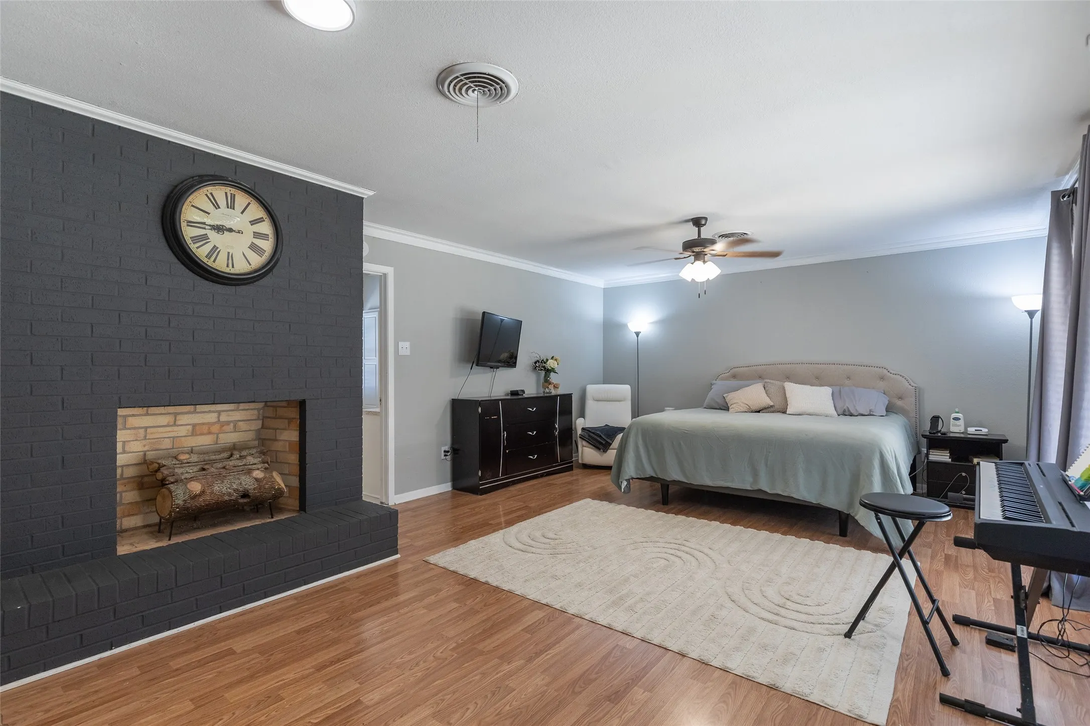 Single Family Residence For Sale in Taylor County , 1842 Elmwood Drive, Abilene, Texas 79605, 4 Bedroom, 3 Bathroom, 2 Garage spaces, 2,938 Sqft, built in 1959, mls#21375633, Real Estate Agent in Abilene, Homes For Sale in Taylor county, Homes For Sale in Abilene, Realtor in Abilene Texas, Real Estate Brokerage Independent Realty Texas, Luminita Cordes Realtor