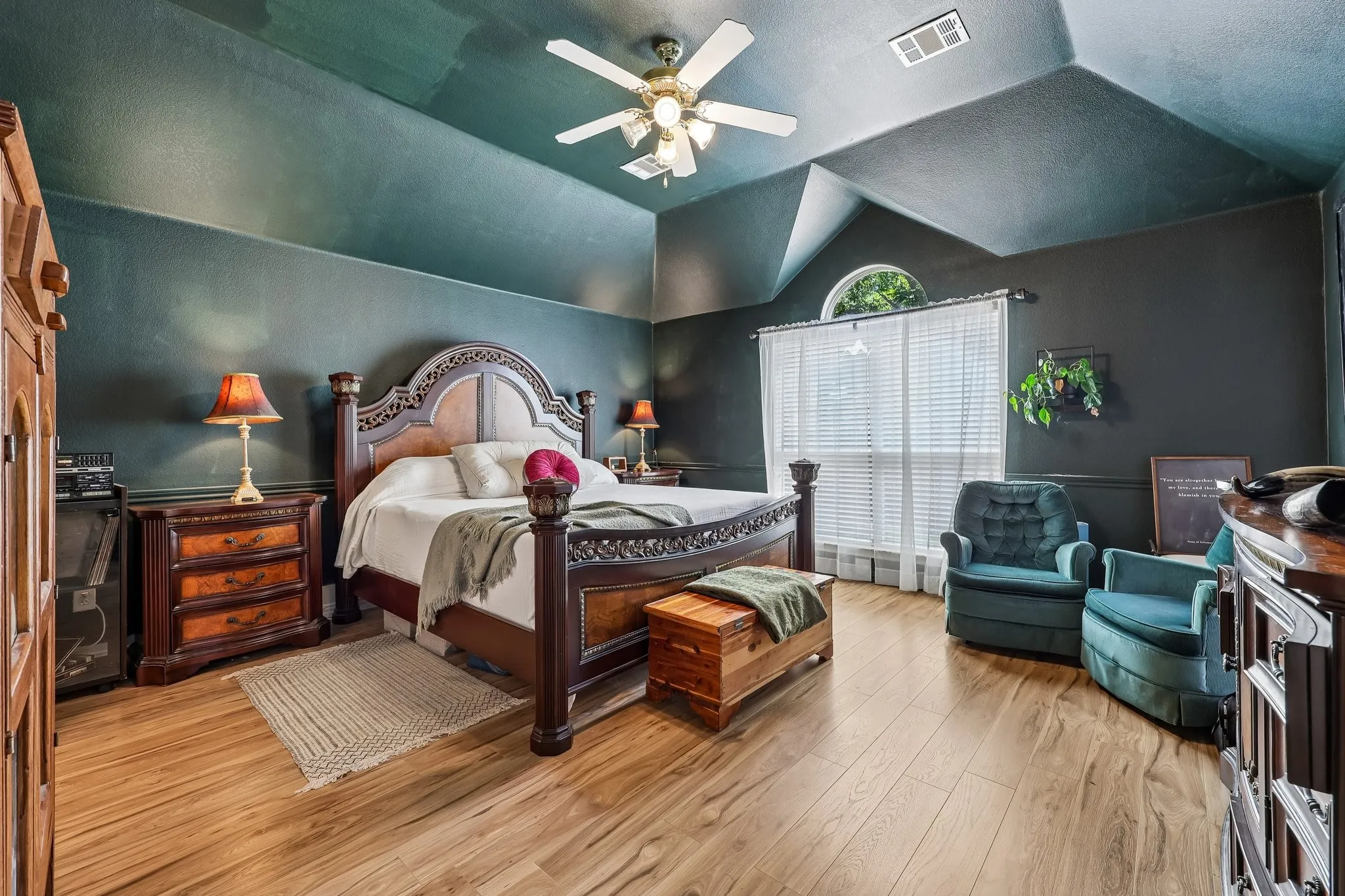 Single Family Residence For Sale in Collin County , 204 Sherwood Drive, Murphy, Texas 75094, 3 Bedroom, 2 Bathroom, 2 Garage spaces, 2,244 Sqft, built in 2001, mls#21374078, Real Estate Agent in Murphy, Homes For Sale in Collin county, Homes For Sale in Murphy, Realtor in Murphy Texas, Real Estate Brokerage Independent Realty Texas, Luminita Cordes Realtor