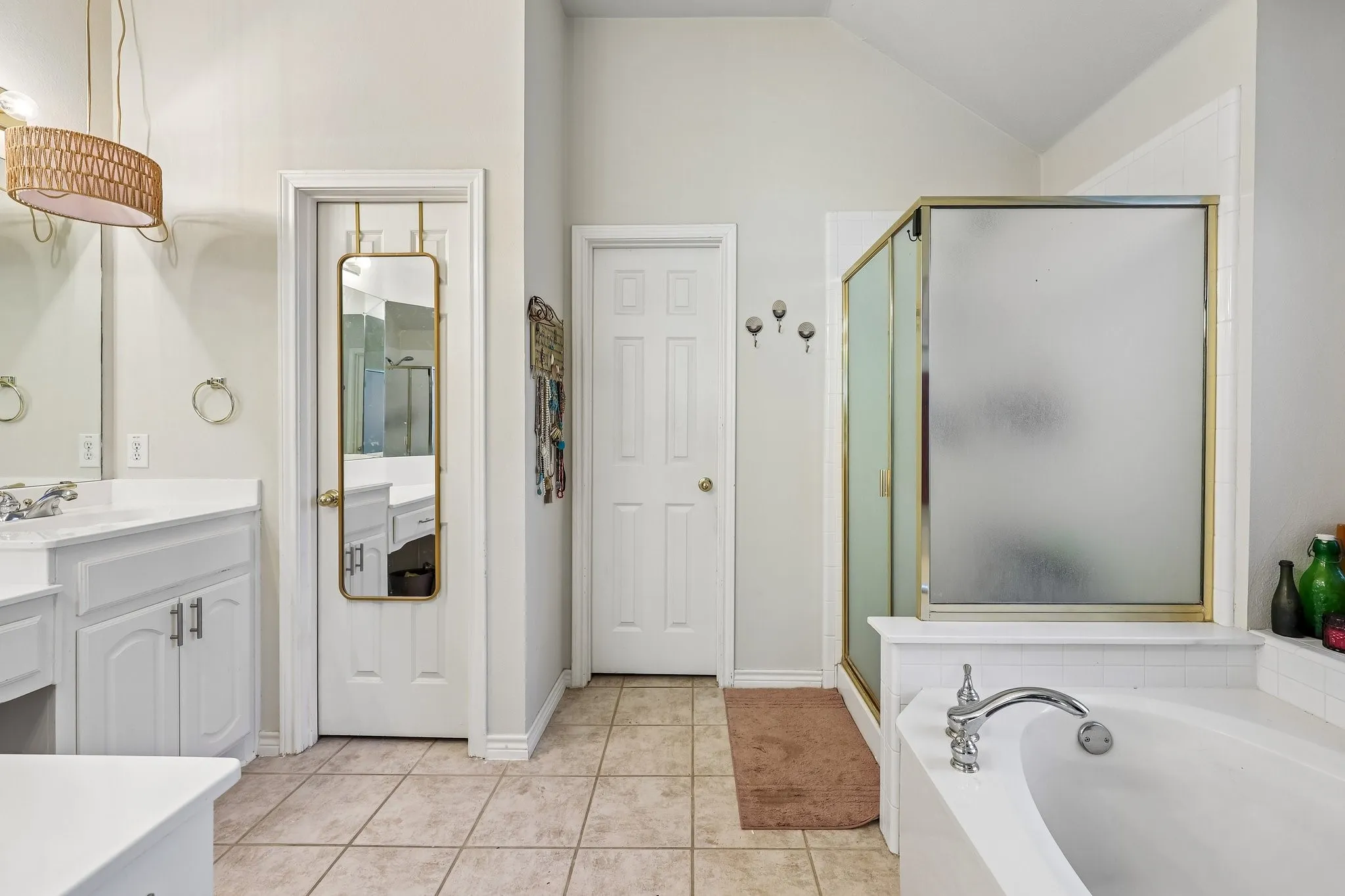 Single Family Residence For Sale in Collin County , 204 Sherwood Drive, Murphy, Texas 75094, 3 Bedroom, 2 Bathroom, 2 Garage spaces, 2,244 Sqft, built in 2001, mls#21374078, Real Estate Agent in Murphy, Homes For Sale in Collin county, Homes For Sale in Murphy, Realtor in Murphy Texas, Real Estate Brokerage Independent Realty Texas, Luminita Cordes Realtor