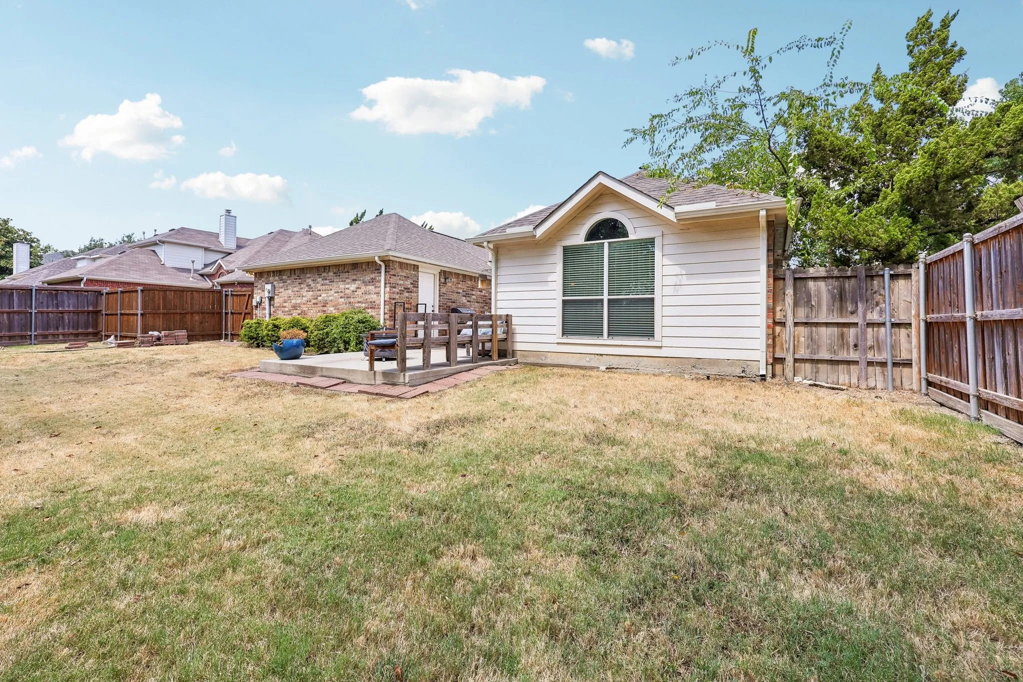 Single Family Residence For Sale in Collin County , 204 Sherwood Drive, Murphy, Texas 75094, 3 Bedroom, 2 Bathroom, 2 Garage spaces, 2,244 Sqft, built in 2001, mls#21374078, Real Estate Agent in Murphy, Homes For Sale in Collin county, Homes For Sale in Murphy, Realtor in Murphy Texas, Real Estate Brokerage Independent Realty Texas, Luminita Cordes Realtor