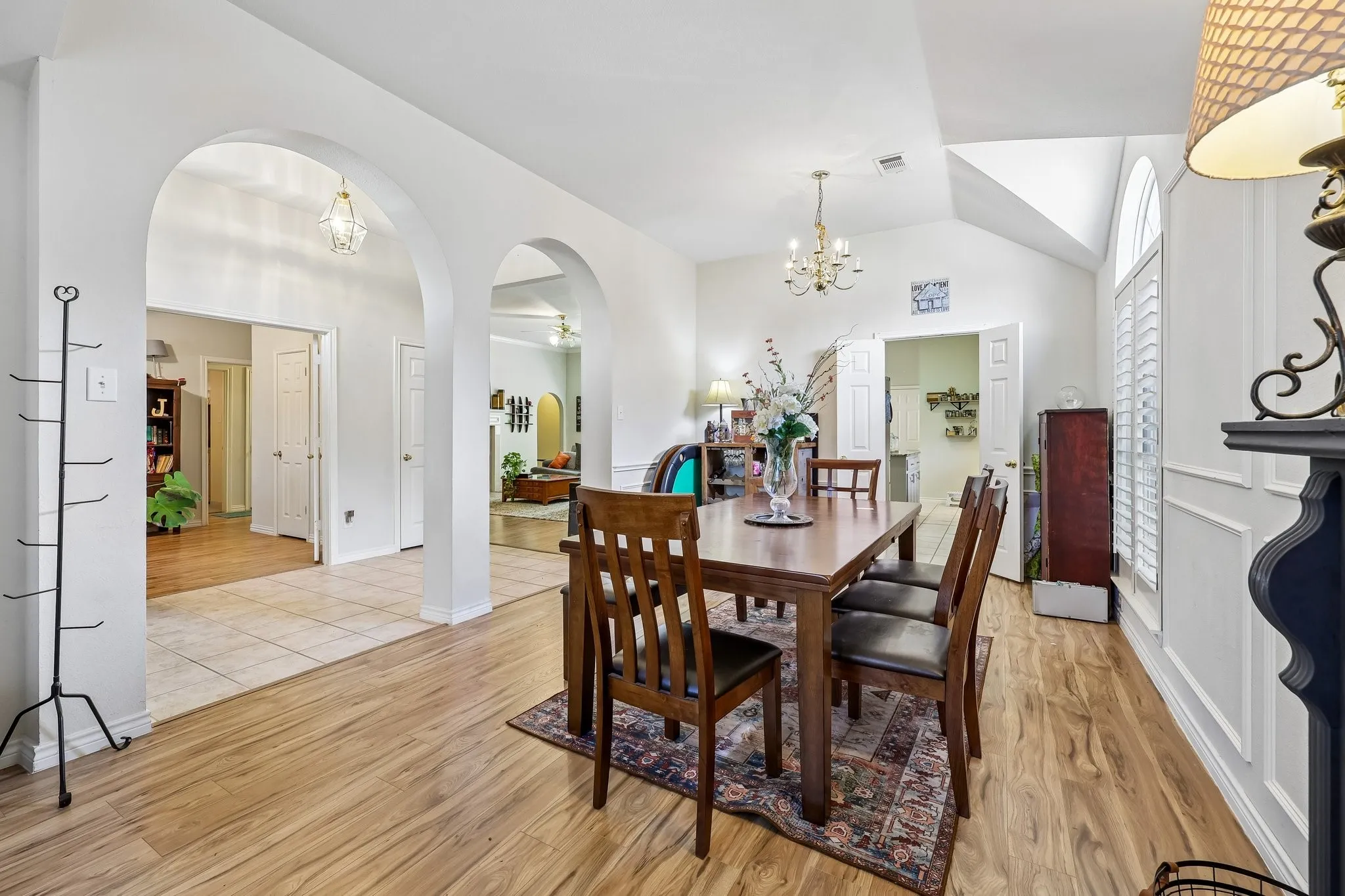 Single Family Residence For Sale in Collin County , 204 Sherwood Drive, Murphy, Texas 75094, 3 Bedroom, 2 Bathroom, 2 Garage spaces, 2,244 Sqft, built in 2001, mls#21374078, Real Estate Agent in Murphy, Homes For Sale in Collin county, Homes For Sale in Murphy, Realtor in Murphy Texas, Real Estate Brokerage Independent Realty Texas, Luminita Cordes Realtor