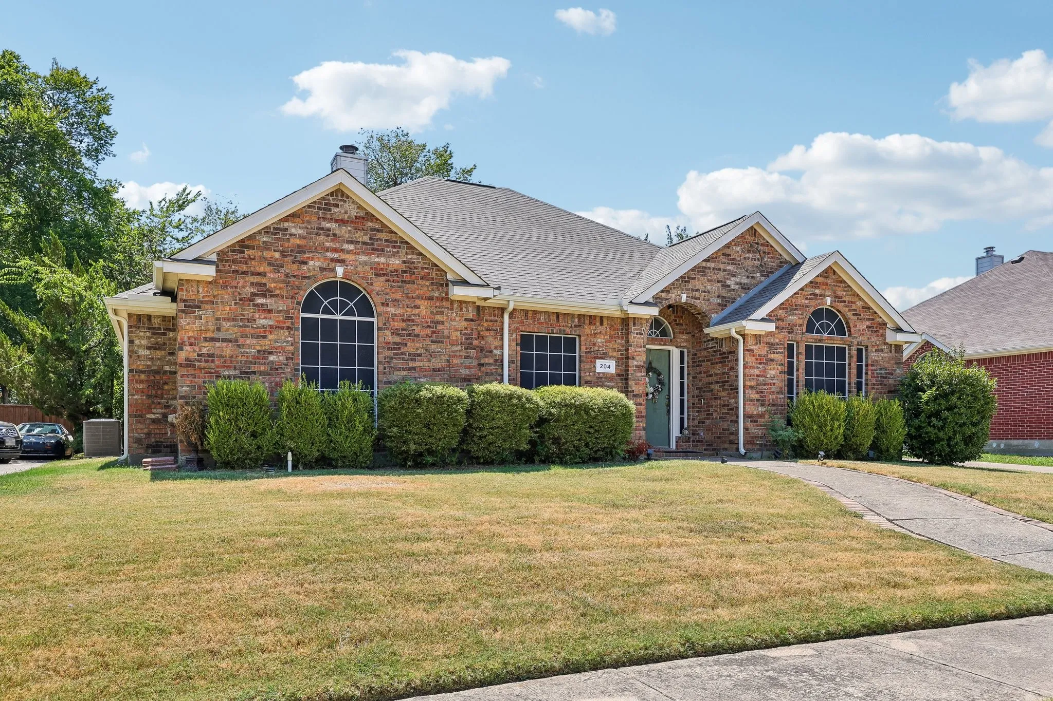 Single Family Residence For Sale in Collin County , 204 Sherwood Drive, Murphy, Texas 75094, 3 Bedroom, 2 Bathroom, 2 Garage spaces, 2,244 Sqft, built in 2001, mls#21374078, Real Estate Agent in Murphy, Homes For Sale in Collin county, Homes For Sale in Murphy, Realtor in Murphy Texas, Real Estate Brokerage Independent Realty Texas, Luminita Cordes Realtor
