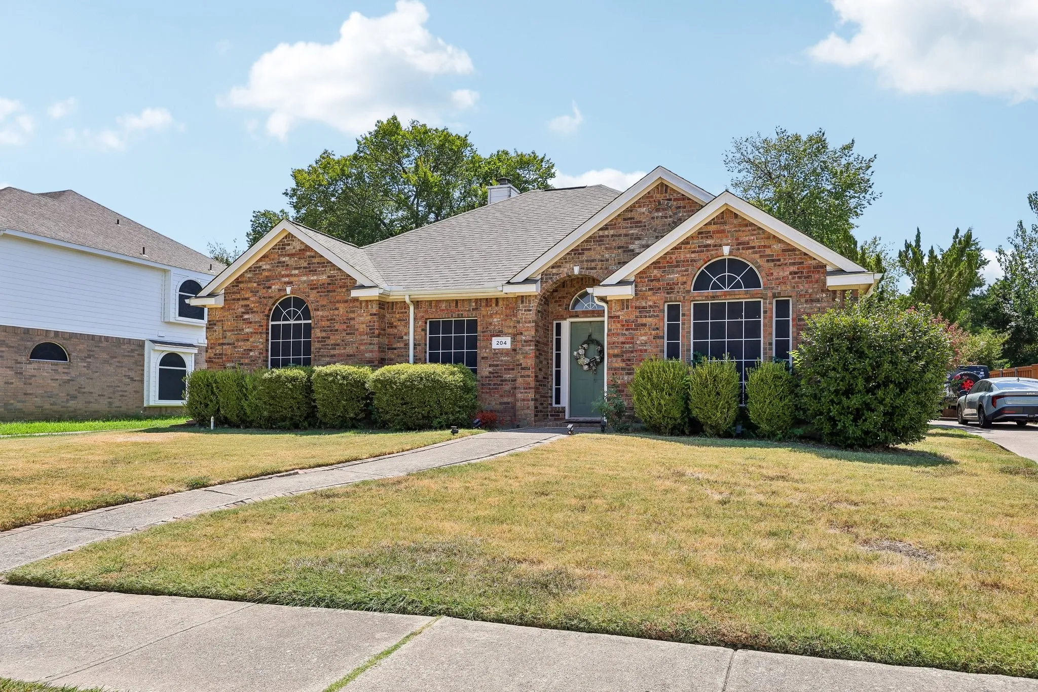 Single Family Residence For Sale in Collin County , 204 Sherwood Drive, Murphy, Texas 75094, 3 Bedroom, 2 Bathroom, 2 Garage spaces, 2,244 Sqft, built in 2001, mls#21374078, Real Estate Agent in Murphy, Homes For Sale in Collin county, Homes For Sale in Murphy, Realtor in Murphy Texas, Real Estate Brokerage Independent Realty Texas, Luminita Cordes Realtor