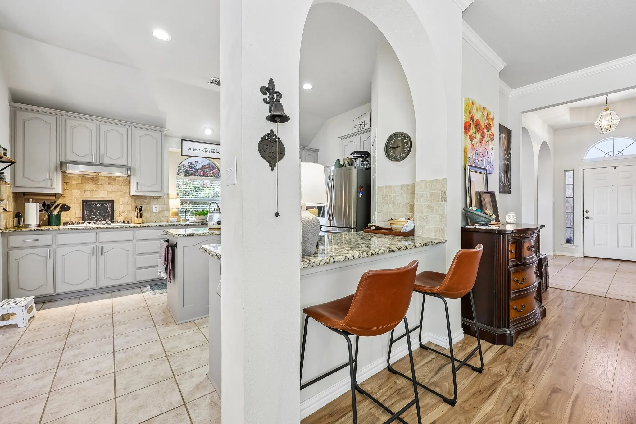 Single Family Residence For Sale in Collin County , 204 Sherwood Drive, Murphy, Texas 75094, 3 Bedroom, 2 Bathroom, 2 Garage spaces, 2,244 Sqft, built in 2001, mls#21374078, Real Estate Agent in Murphy, Homes For Sale in Collin county, Homes For Sale in Murphy, Realtor in Murphy Texas, Real Estate Brokerage Independent Realty Texas, Luminita Cordes Realtor