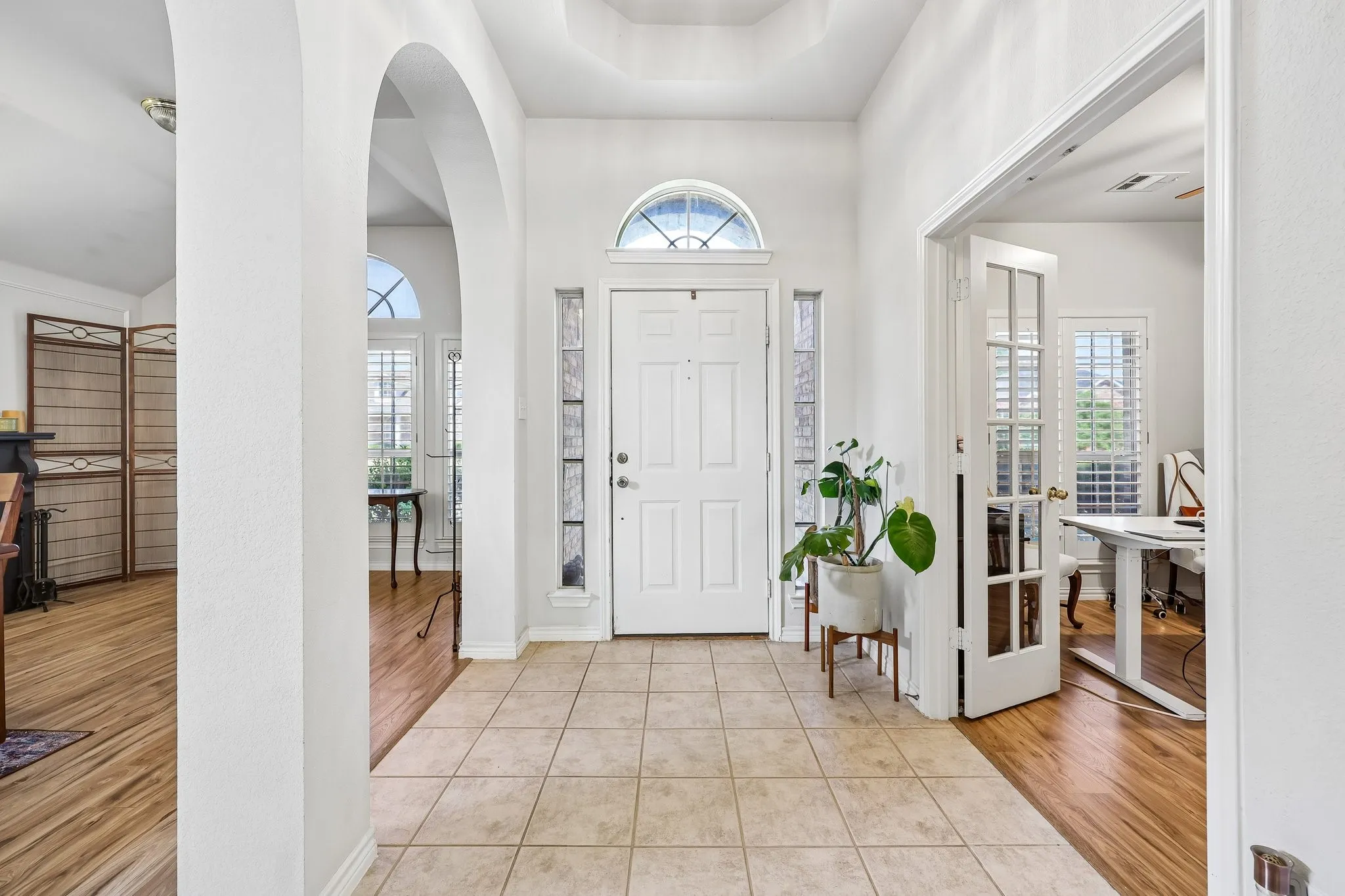 Single Family Residence For Sale in Collin County , 204 Sherwood Drive, Murphy, Texas 75094, 3 Bedroom, 2 Bathroom, 2 Garage spaces, 2,244 Sqft, built in 2001, mls#21374078, Real Estate Agent in Murphy, Homes For Sale in Collin county, Homes For Sale in Murphy, Realtor in Murphy Texas, Real Estate Brokerage Independent Realty Texas, Luminita Cordes Realtor