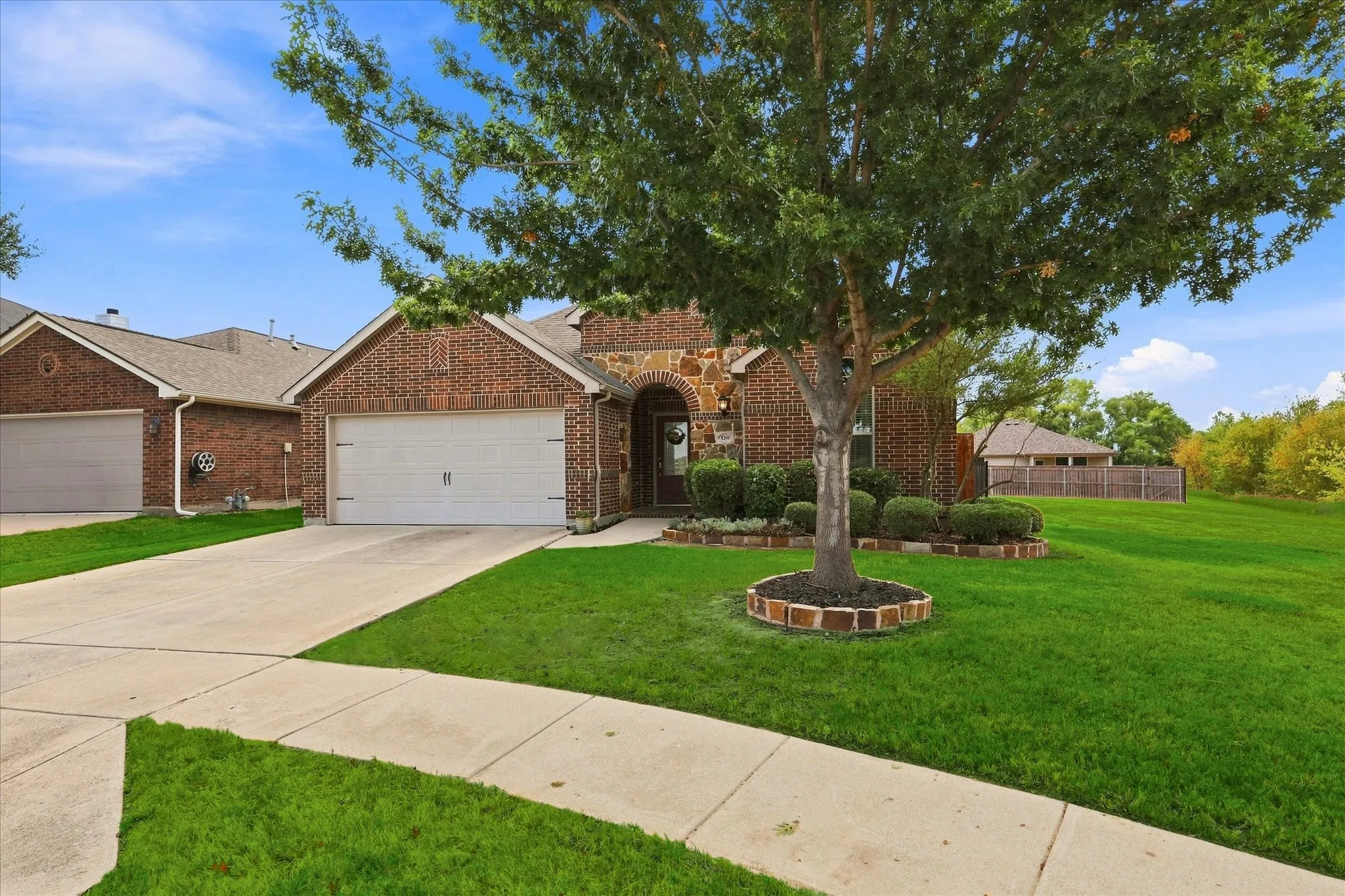 Single Family Residence For Sale in Tarrant County , 9200 Comanche Ridge Drive, Fort Worth, Texas 76131, 3 Bedroom, 2 Bathroom, 2 Garage spaces, 1,631 Sqft, built in 2011, mls#21373160, Real Estate Agent in Fort Worth, Homes For Sale in Tarrant county, Homes For Sale in Fort Worth, Realtor in Fort Worth Texas, Real Estate Brokerage Independent Realty Texas, Luminita Cordes Realtor