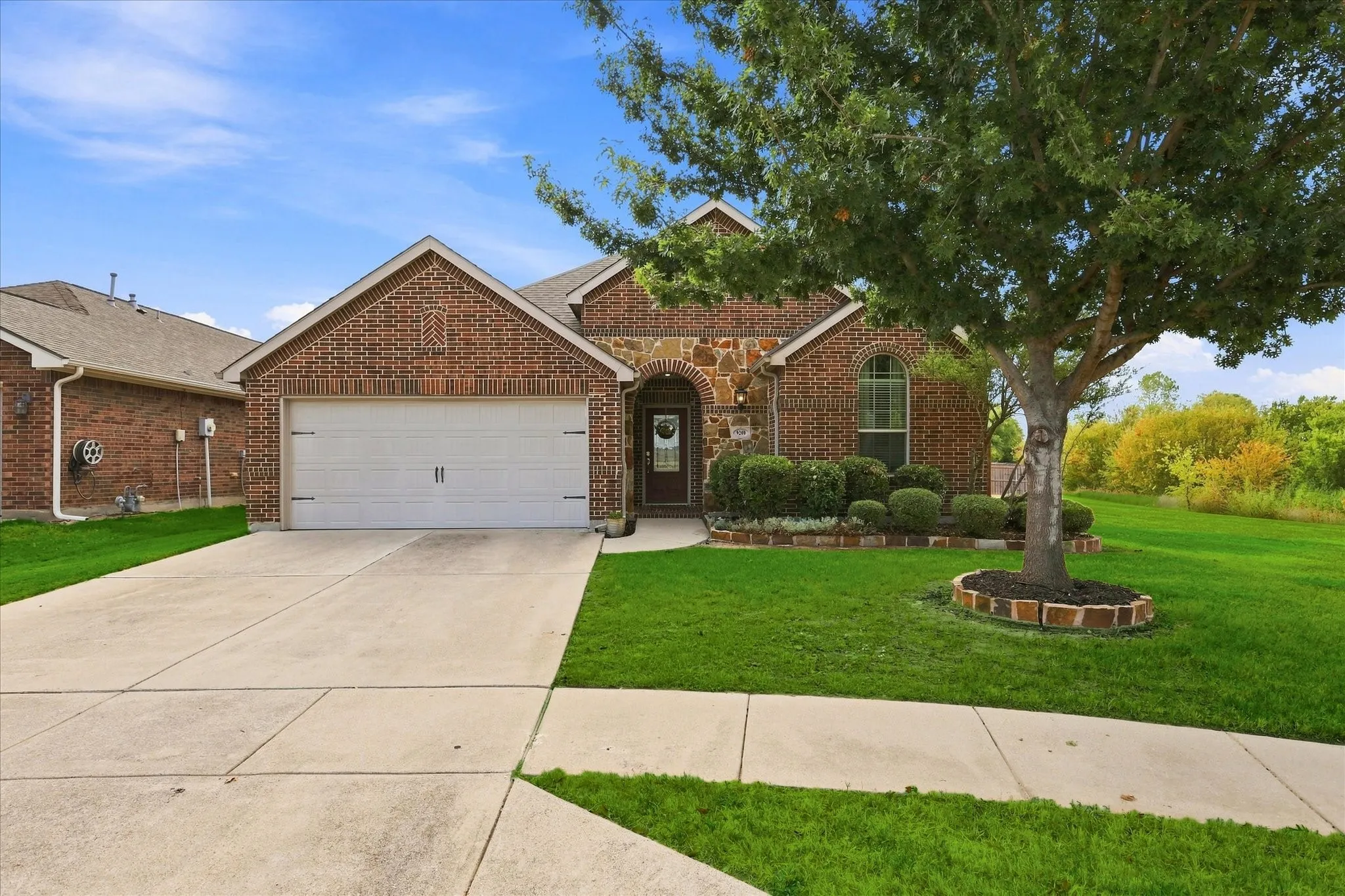 Single Family Residence For Sale in Tarrant County , 9200 Comanche Ridge Drive, Fort Worth, Texas 76131, 3 Bedroom, 2 Bathroom, 2 Garage spaces, 1,631 Sqft, built in 2011, mls#21373160, Real Estate Agent in Fort Worth, Homes For Sale in Tarrant county, Homes For Sale in Fort Worth, Realtor in Fort Worth Texas, Real Estate Brokerage Independent Realty Texas, Luminita Cordes Realtor