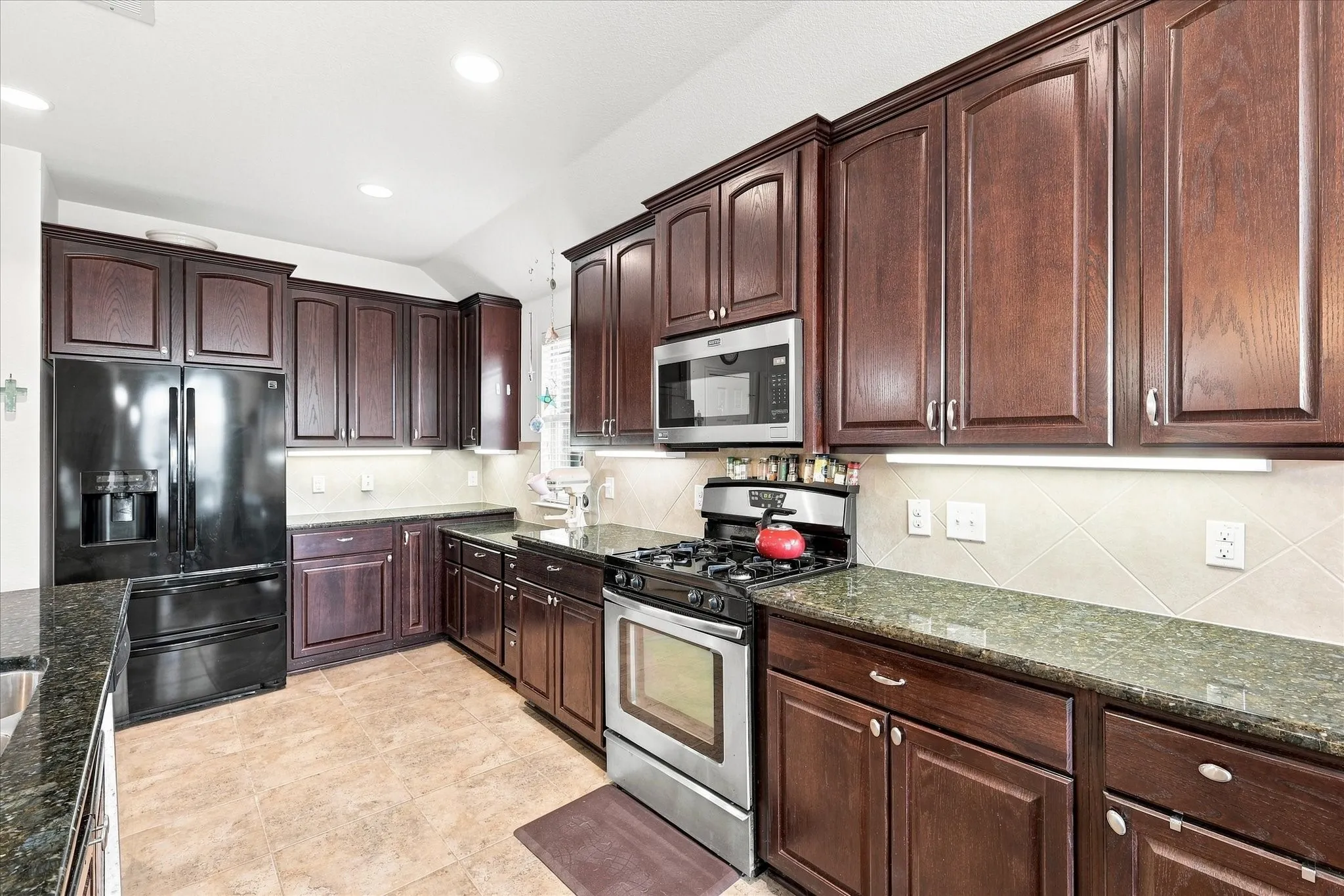 Single Family Residence For Sale in Tarrant County , 9200 Comanche Ridge Drive, Fort Worth, Texas 76131, 3 Bedroom, 2 Bathroom, 2 Garage spaces, 1,631 Sqft, built in 2011, mls#21373160, Real Estate Agent in Fort Worth, Homes For Sale in Tarrant county, Homes For Sale in Fort Worth, Realtor in Fort Worth Texas, Real Estate Brokerage Independent Realty Texas, Luminita Cordes Realtor