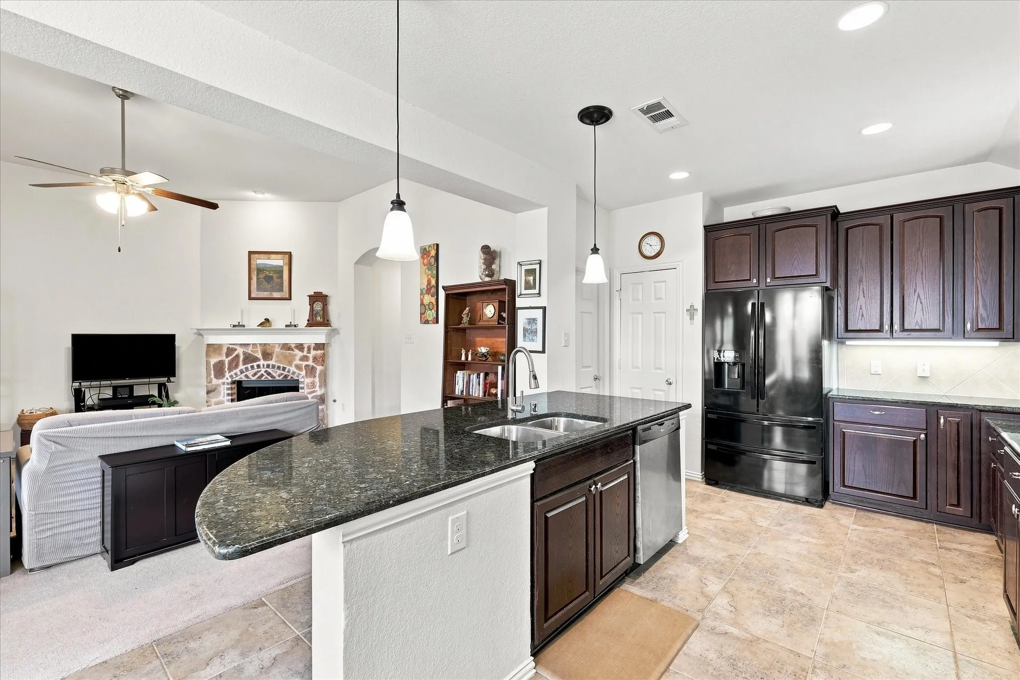 Single Family Residence For Sale in Tarrant County , 9200 Comanche Ridge Drive, Fort Worth, Texas 76131, 3 Bedroom, 2 Bathroom, 2 Garage spaces, 1,631 Sqft, built in 2011, mls#21373160, Real Estate Agent in Fort Worth, Homes For Sale in Tarrant county, Homes For Sale in Fort Worth, Realtor in Fort Worth Texas, Real Estate Brokerage Independent Realty Texas, Luminita Cordes Realtor