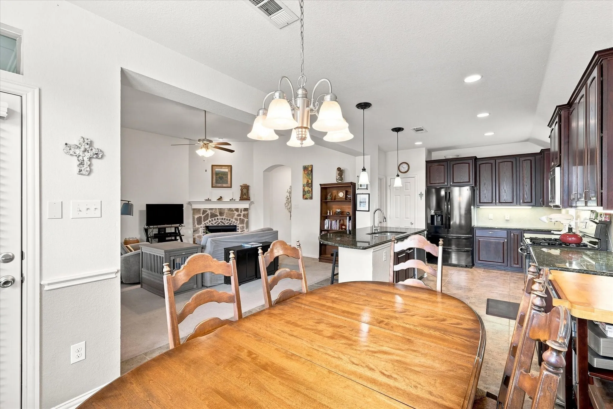 Single Family Residence For Sale in Tarrant County , 9200 Comanche Ridge Drive, Fort Worth, Texas 76131, 3 Bedroom, 2 Bathroom, 2 Garage spaces, 1,631 Sqft, built in 2011, mls#21373160, Real Estate Agent in Fort Worth, Homes For Sale in Tarrant county, Homes For Sale in Fort Worth, Realtor in Fort Worth Texas, Real Estate Brokerage Independent Realty Texas, Luminita Cordes Realtor