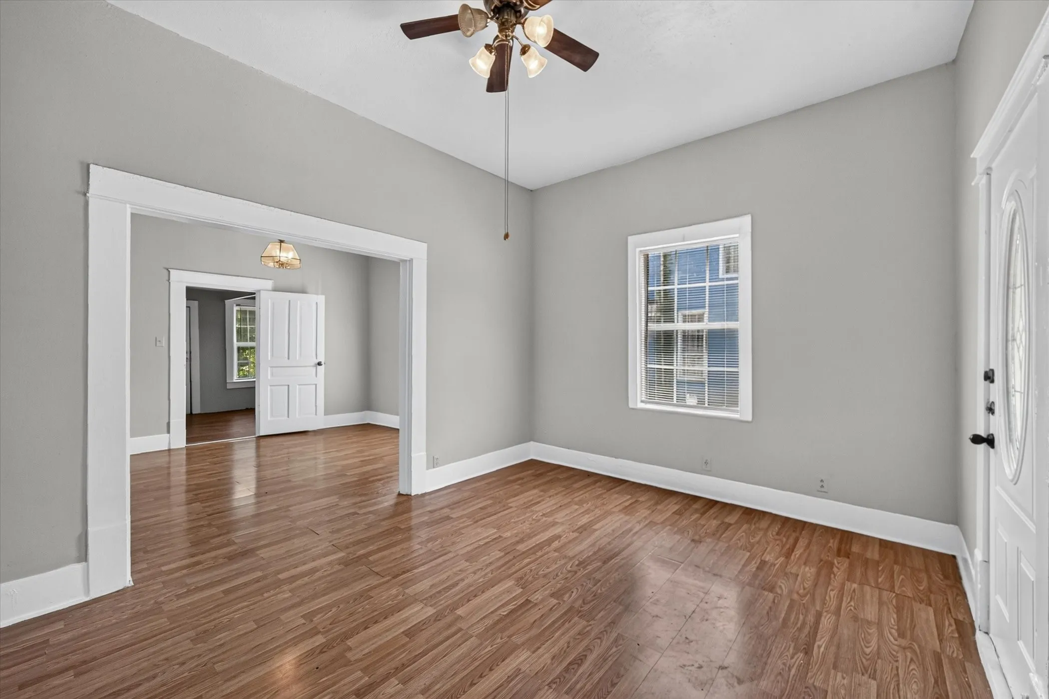 Duplex For Rent in Grayson County , 419 N Grand Avenue B, Sherman, Texas 75090, 2 Bedroom, 1 Bathroom, Garage spaces, 879 Sqft, built in 1950, mls#21378291, Real Estate Agent in Sherman, Homes For Rent in Grayson county, Homes For Rent in Sherman, Realtor in Sherman Texas, Real Estate Brokerage Independent Realty Texas, Luminita Cordes Realtor