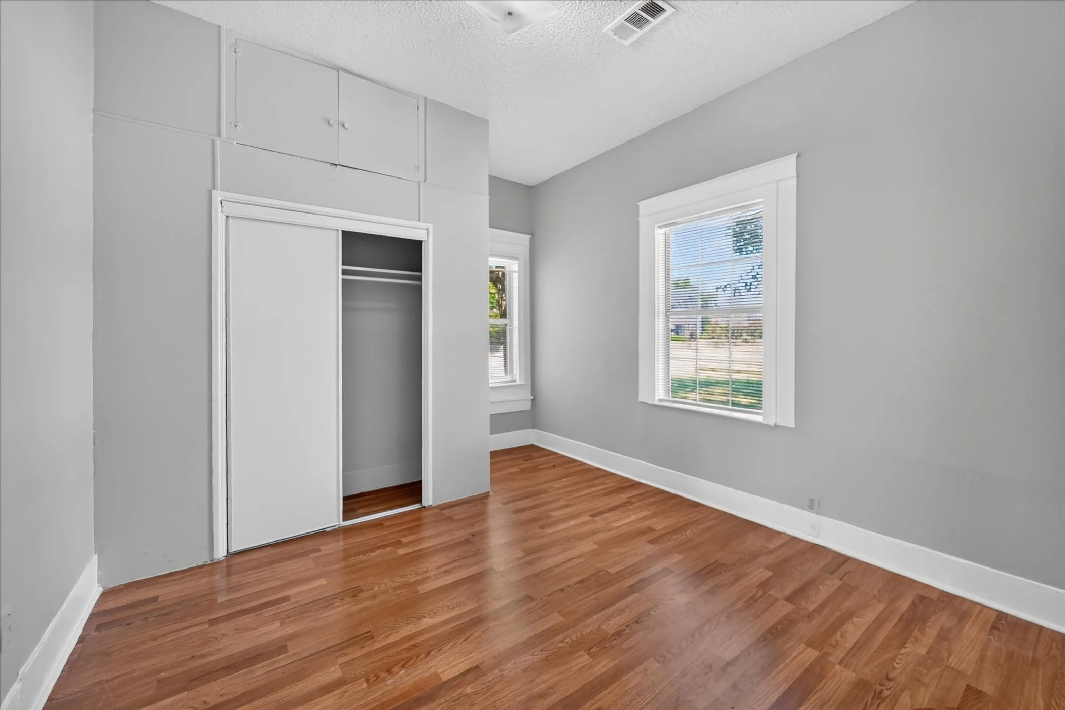 Duplex For Rent in Grayson County , 419 N Grand Avenue B, Sherman, Texas 75090, 2 Bedroom, 1 Bathroom, Garage spaces, 879 Sqft, built in 1950, mls#21378291, Real Estate Agent in Sherman, Homes For Rent in Grayson county, Homes For Rent in Sherman, Realtor in Sherman Texas, Real Estate Brokerage Independent Realty Texas, Luminita Cordes Realtor