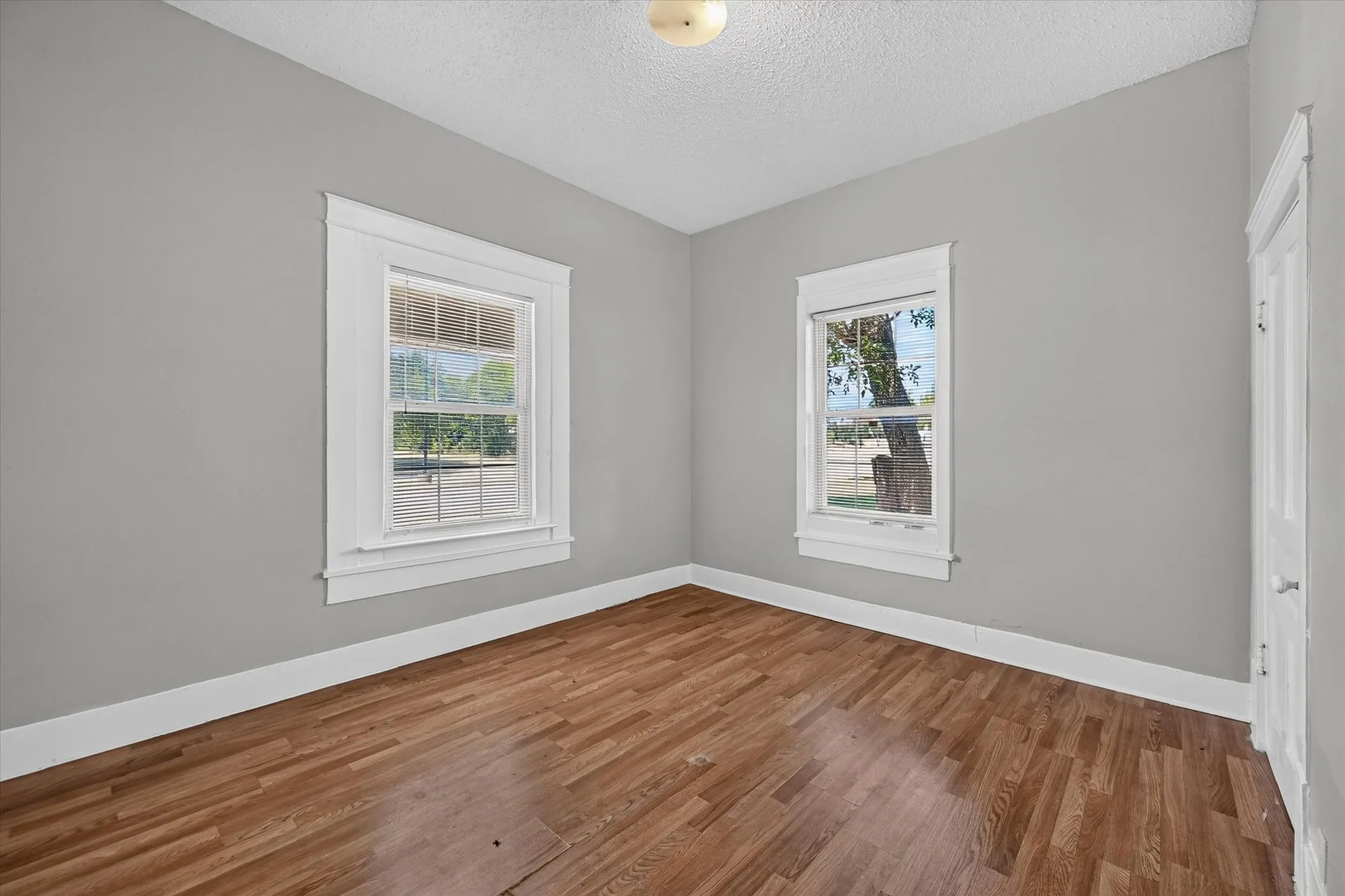 Duplex For Rent in Grayson County , 419 N Grand Avenue B, Sherman, Texas 75090, 2 Bedroom, 1 Bathroom, Garage spaces, 879 Sqft, built in 1950, mls#21378291, Real Estate Agent in Sherman, Homes For Rent in Grayson county, Homes For Rent in Sherman, Realtor in Sherman Texas, Real Estate Brokerage Independent Realty Texas, Luminita Cordes Realtor